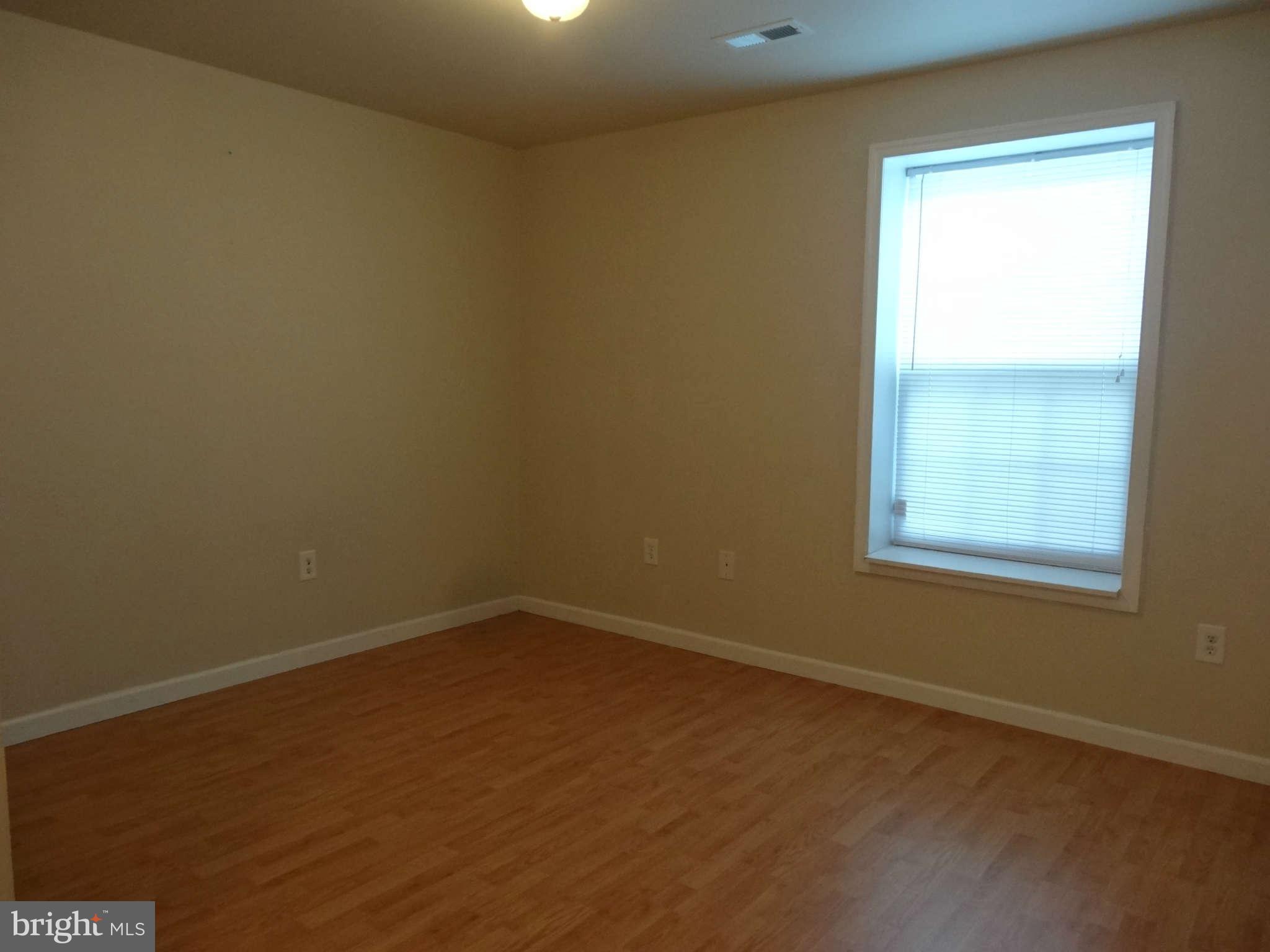 WESTBURY - Residential Lease