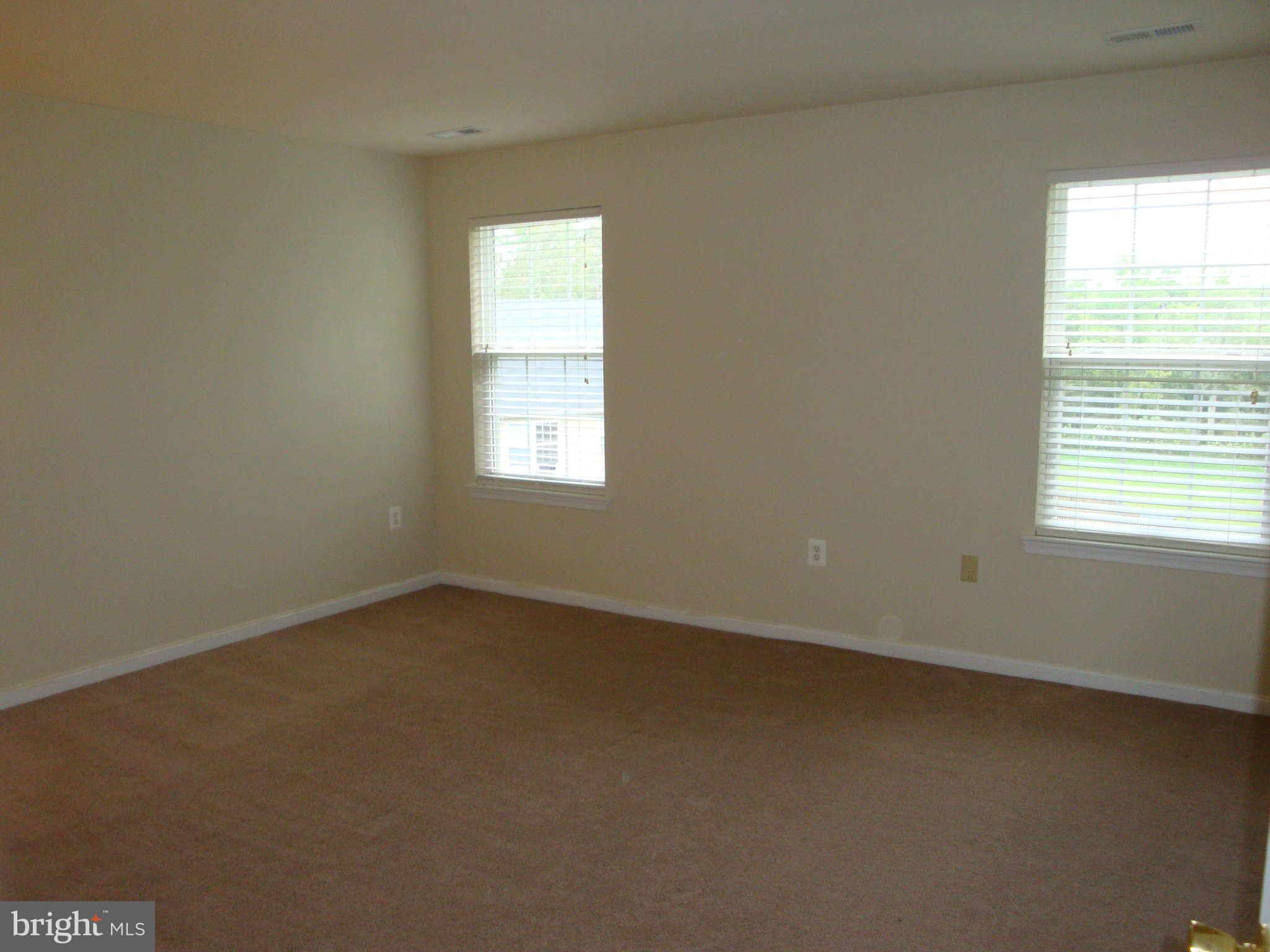 WESTBURY - Residential Lease