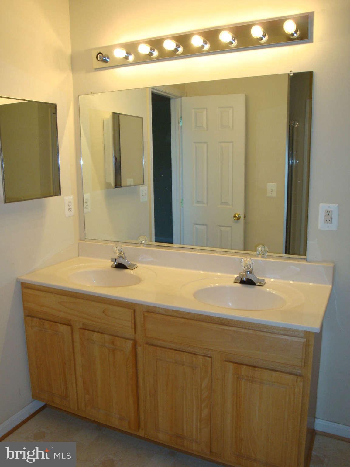 WESTBURY - Residential Lease