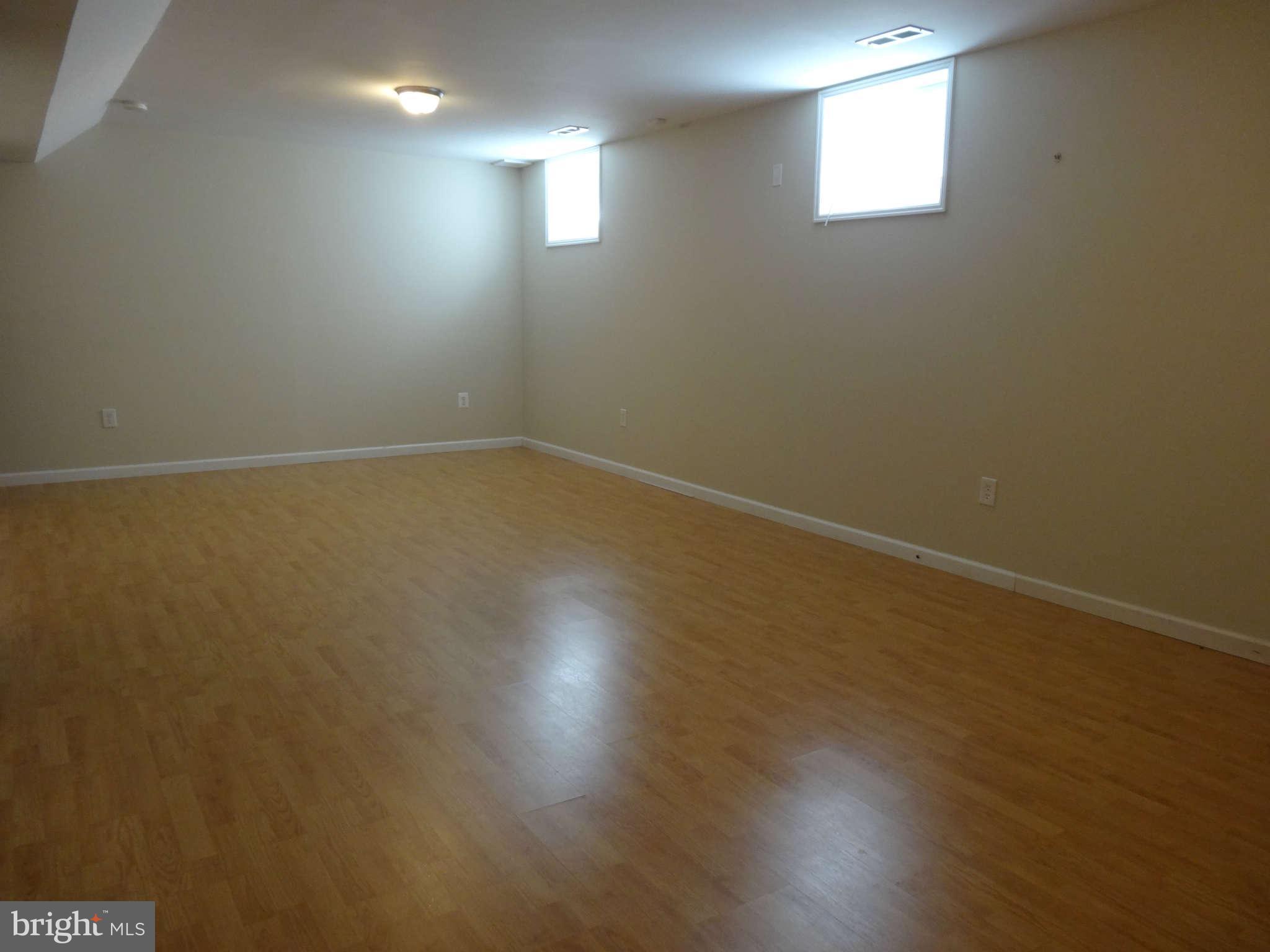 WESTBURY - Residential Lease