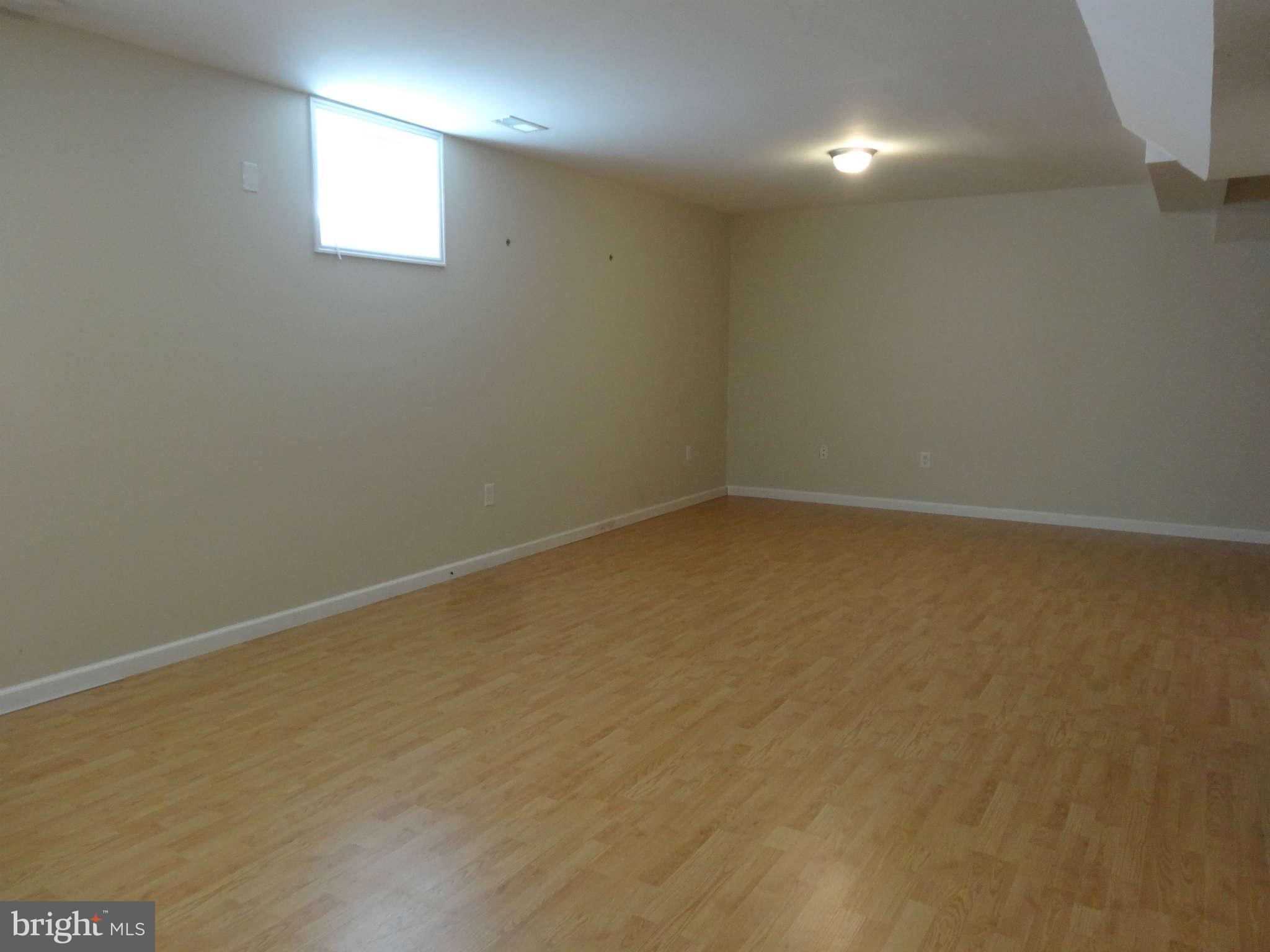 WESTBURY - Residential Lease