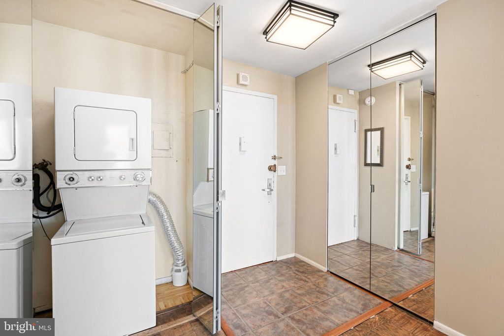 Photo of 210 Locust Street #29H-W, PHILADELPHIA, PA 19106 (MLS # PAPH2527158)