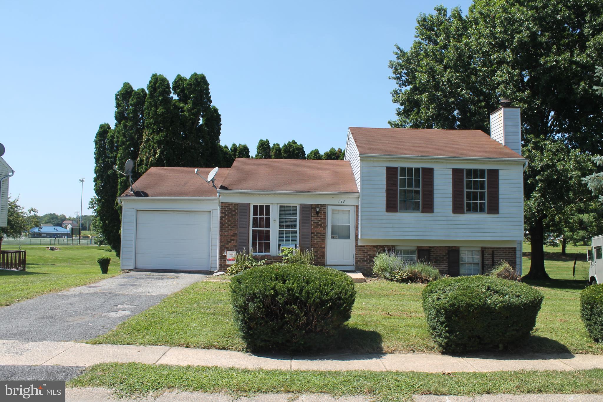 VILLAGE PARK - Residential