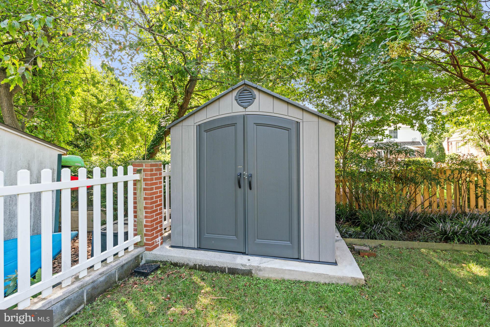 COUNTRY CLUB PARK - Residential