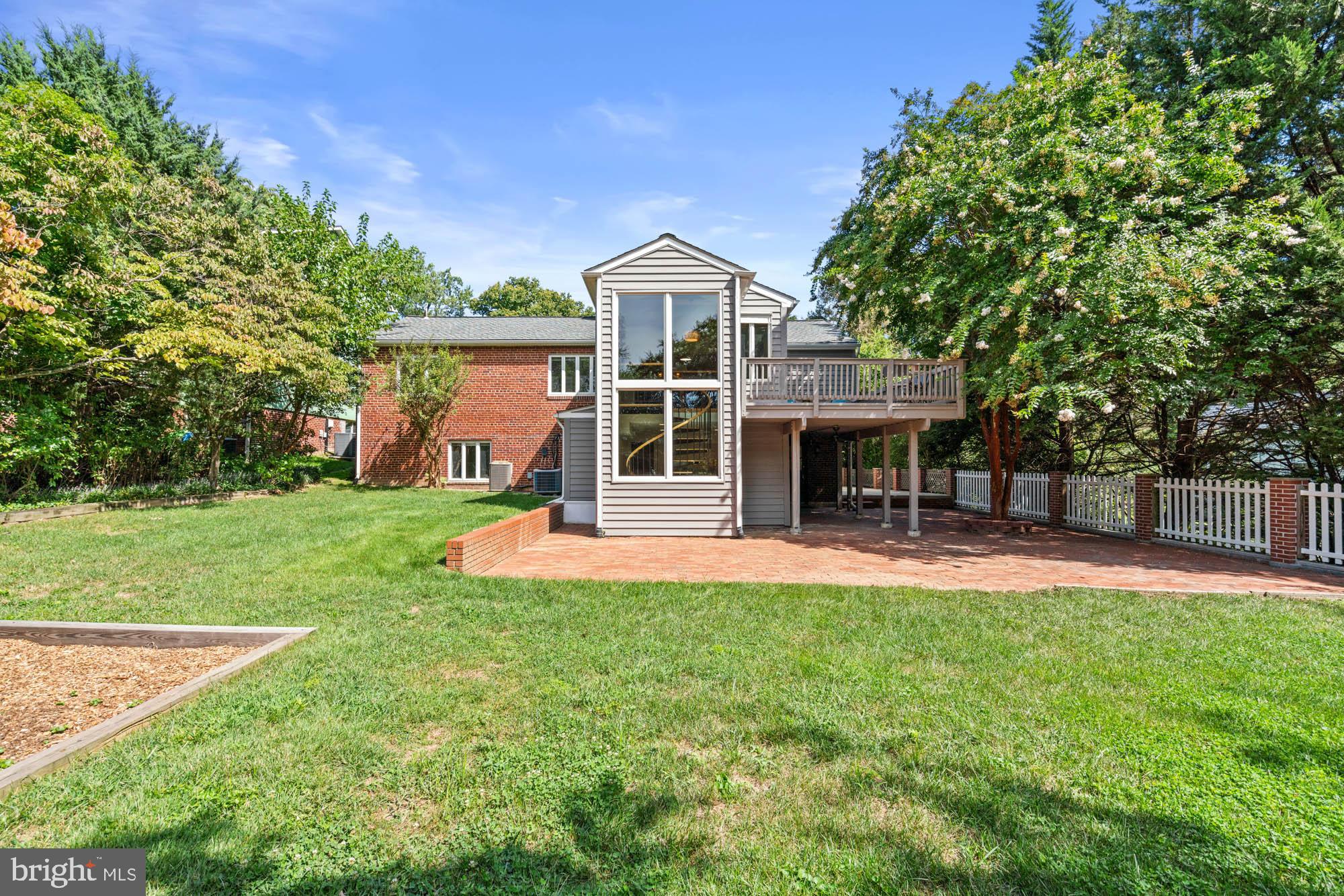 COUNTRY CLUB PARK - Residential