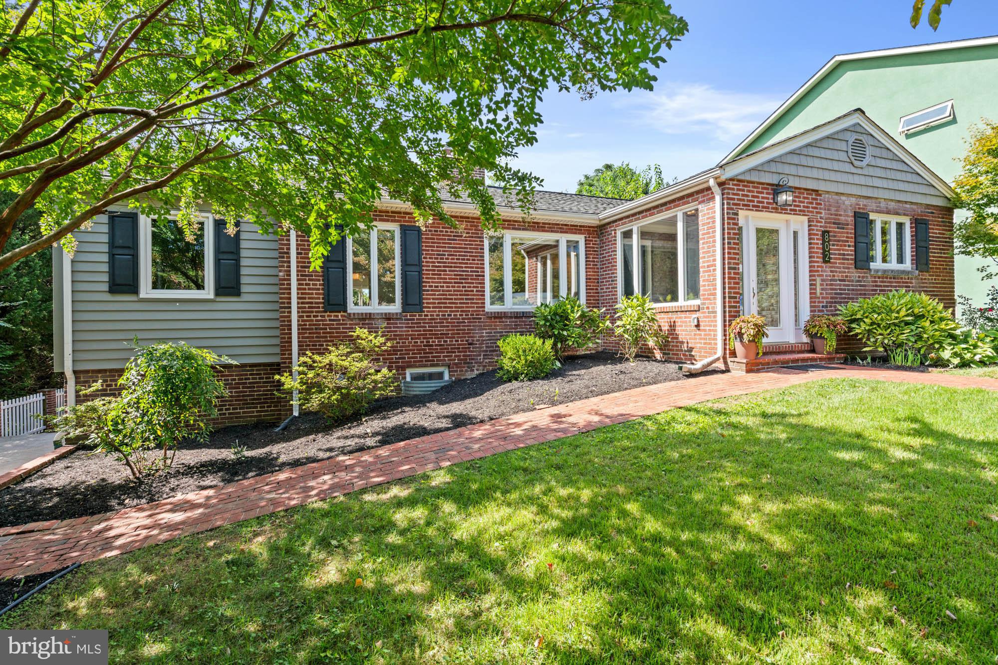 COUNTRY CLUB PARK - Residential