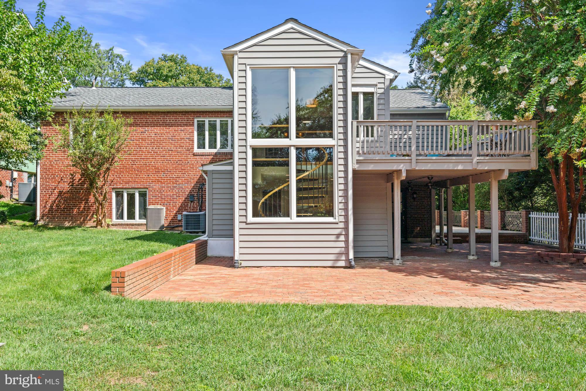 COUNTRY CLUB PARK - Residential