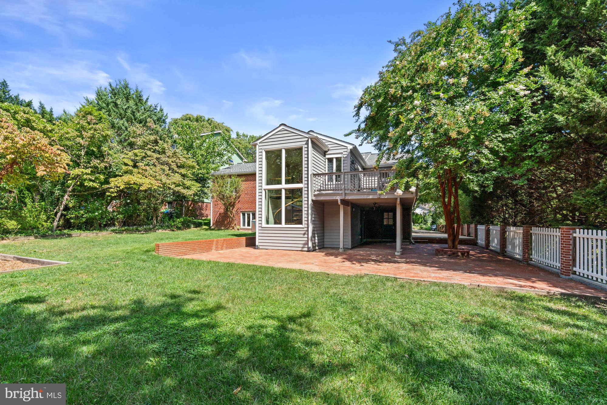 COUNTRY CLUB PARK - Residential