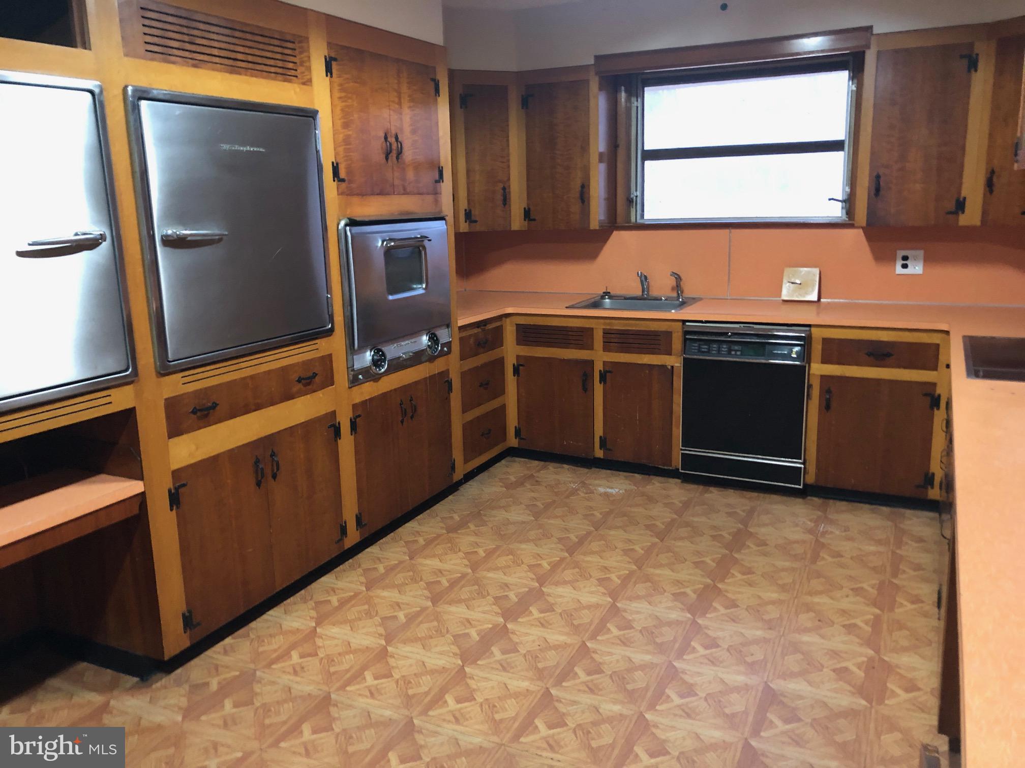 571 W SHERMAN AVENUE