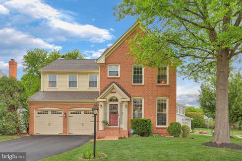 Photo of 3613 Windmoore Court, CHANTILLY, VA 20151 (MLS # VAFX2302308)