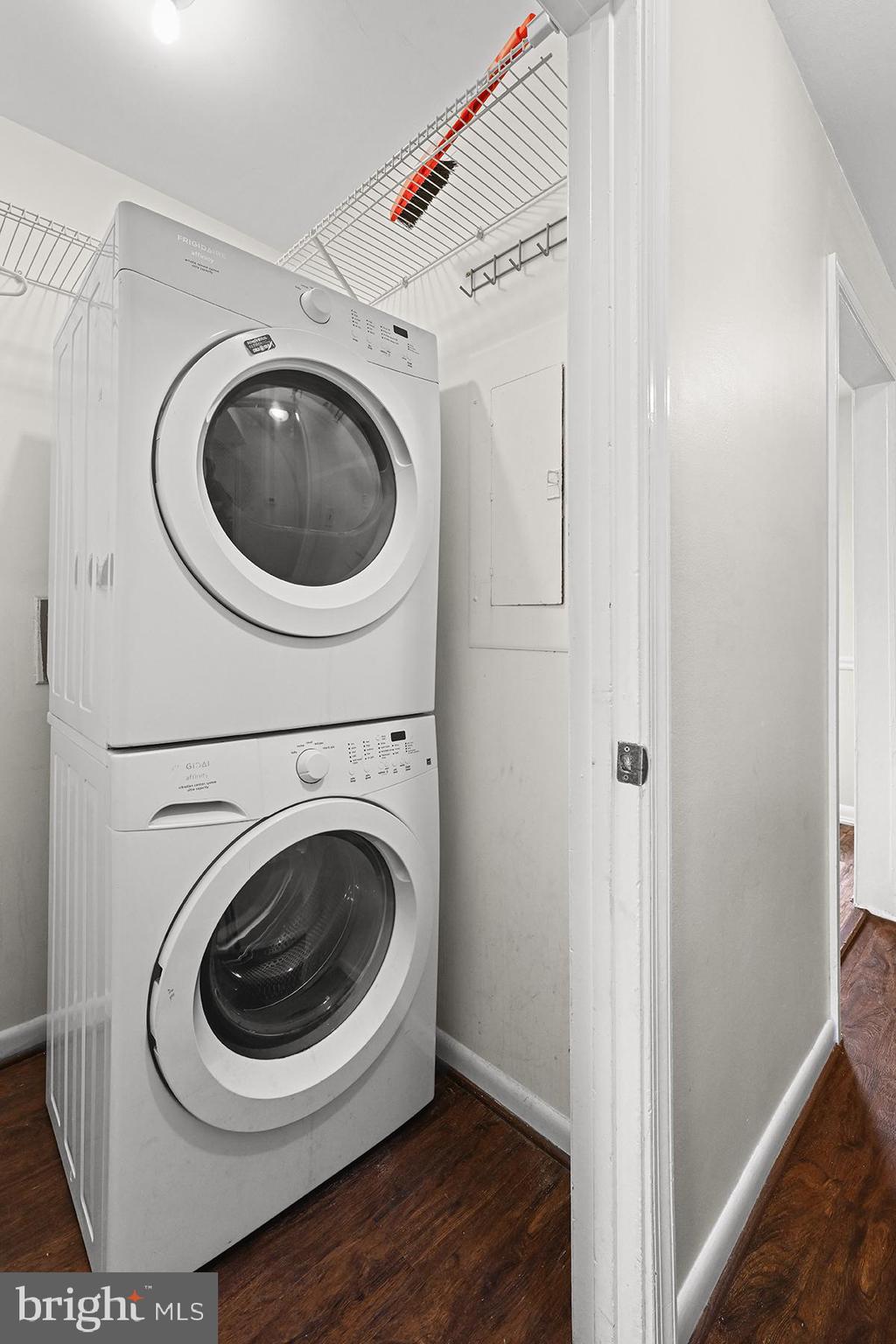 CRESTWOOD HAMLET - Residential