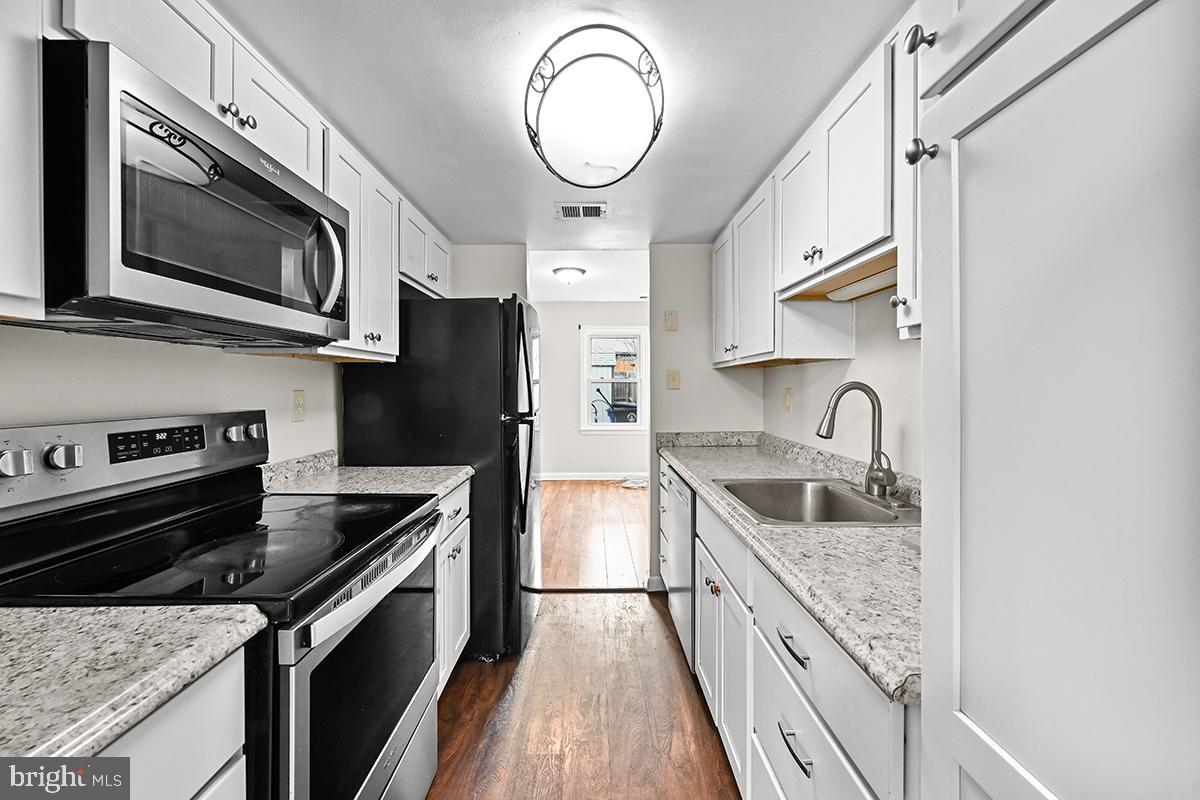 CRESTWOOD HAMLET - Residential