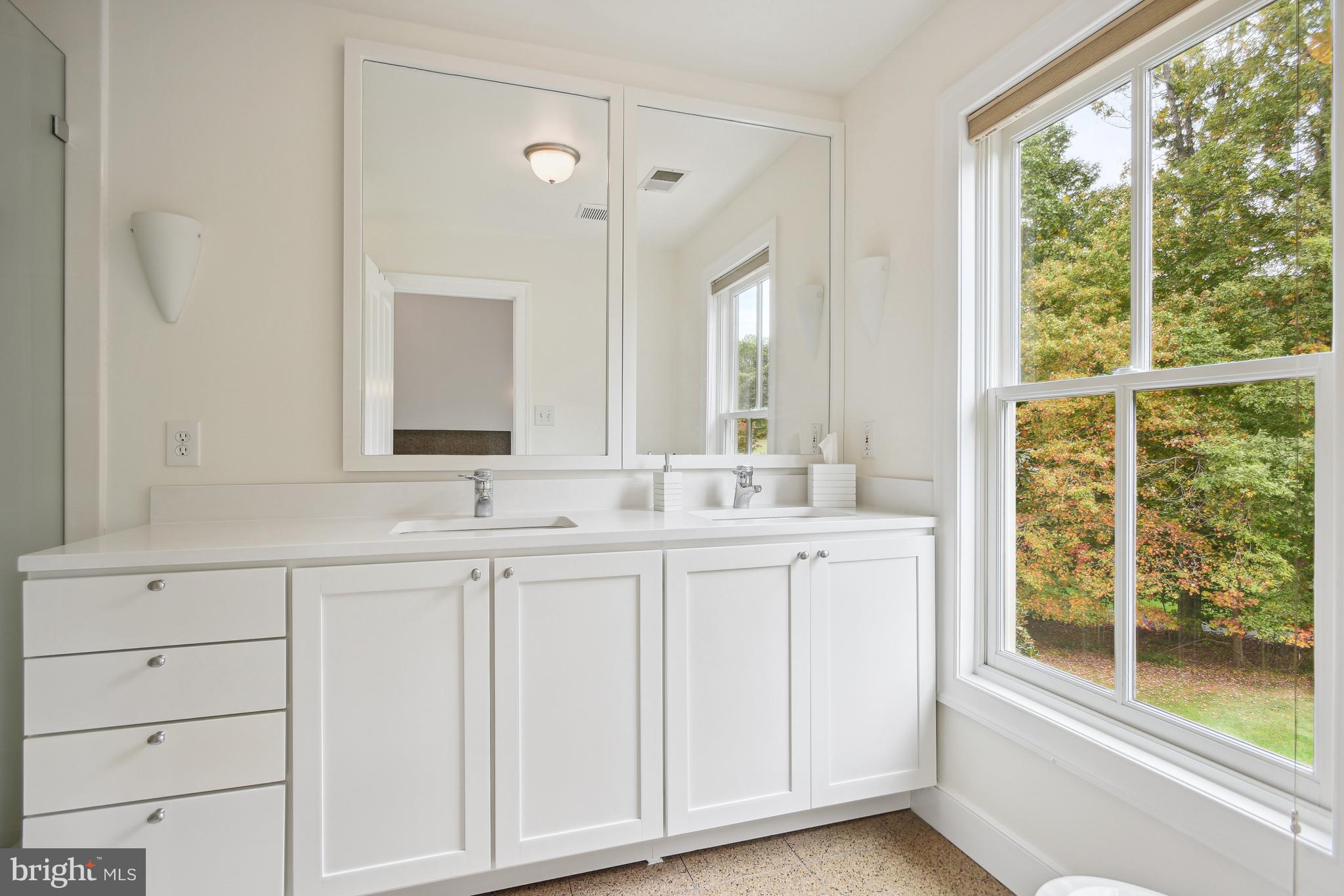 RIVERSCAPE - Residential Lease