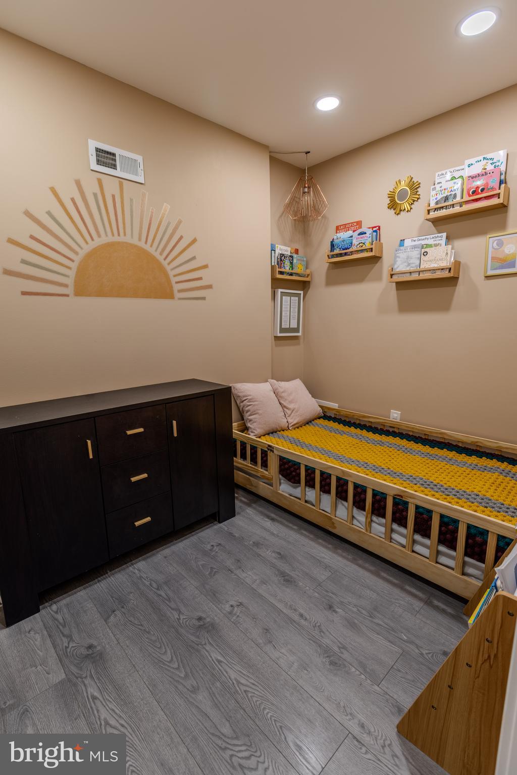 POINT BREEZE - Residential