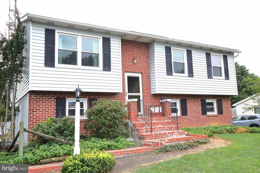 Photo of 514 Glenn Avenue, MOUNT JOY, PA 17552 (MLS # PALA2074038)