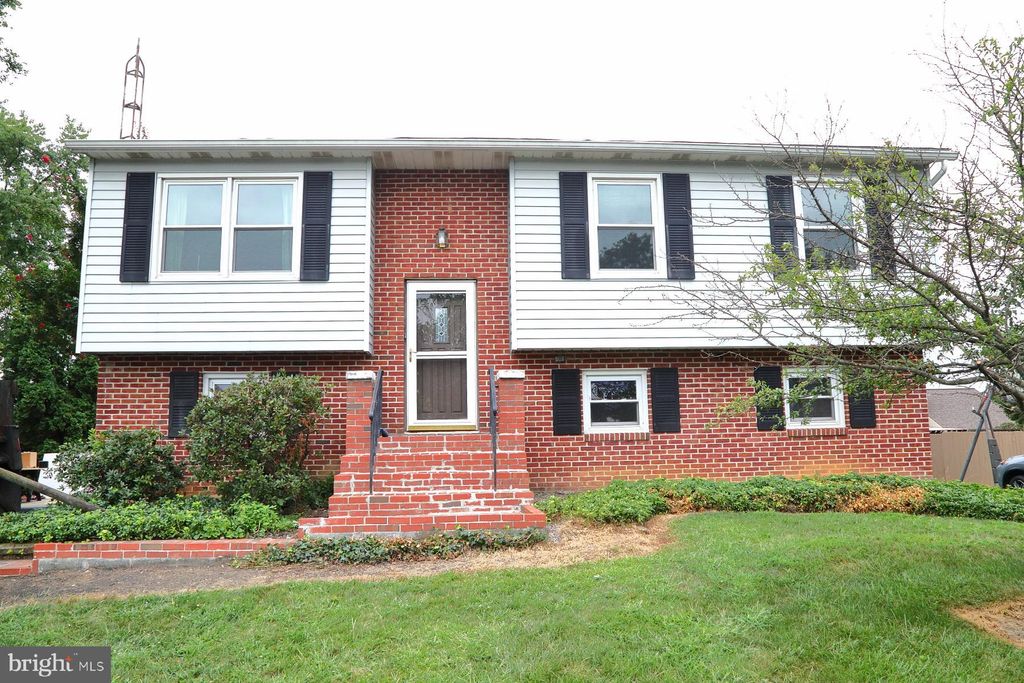 Photo of 514 Glenn Avenue, MOUNT JOY, PA 17552 (MLS # PALA2074038)