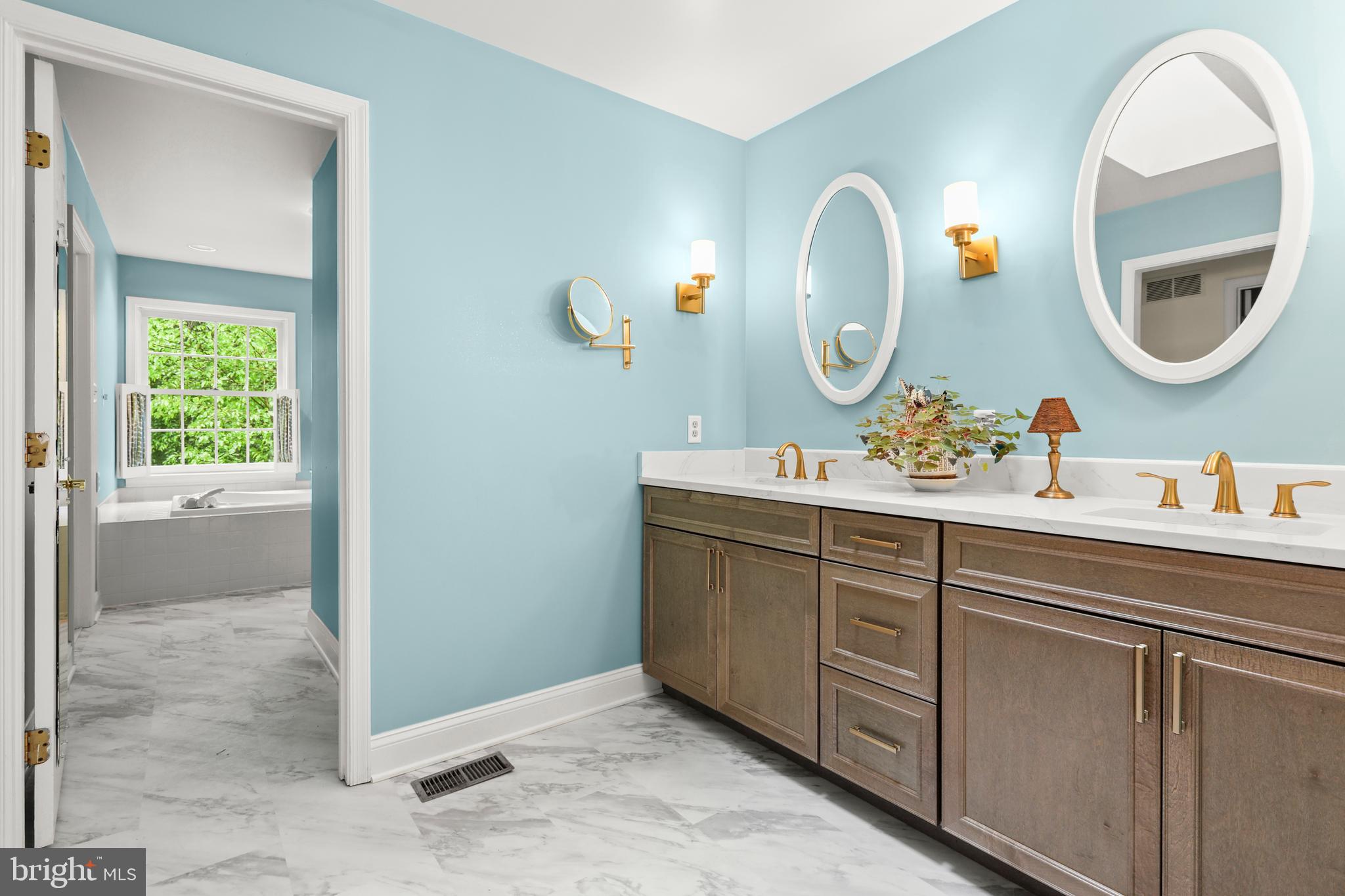 LONG GREEN MANOR - Residential