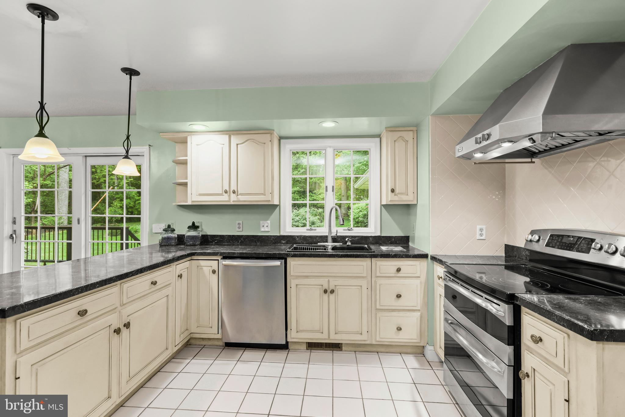 LONG GREEN MANOR - Residential