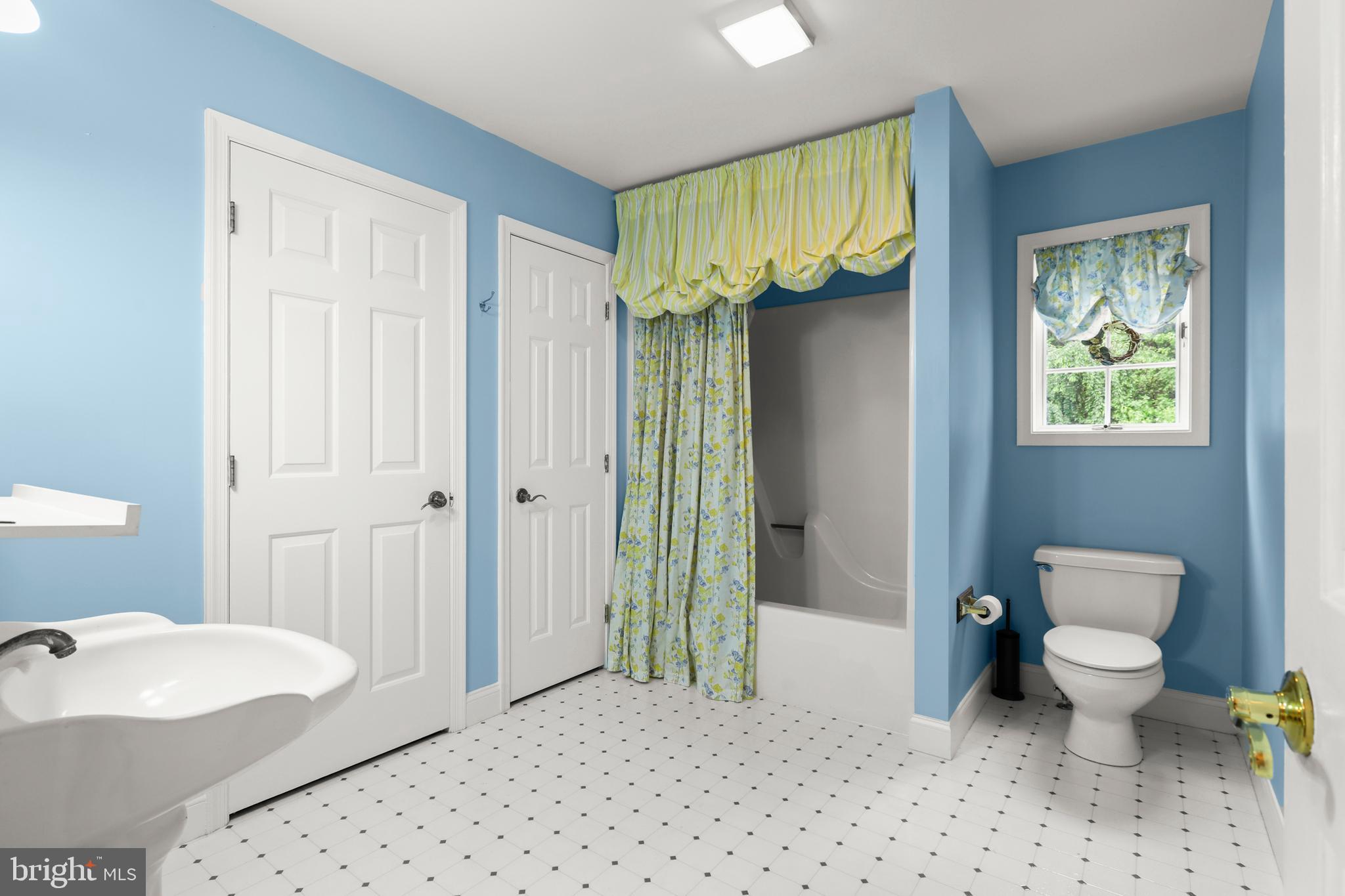 LONG GREEN MANOR - Residential