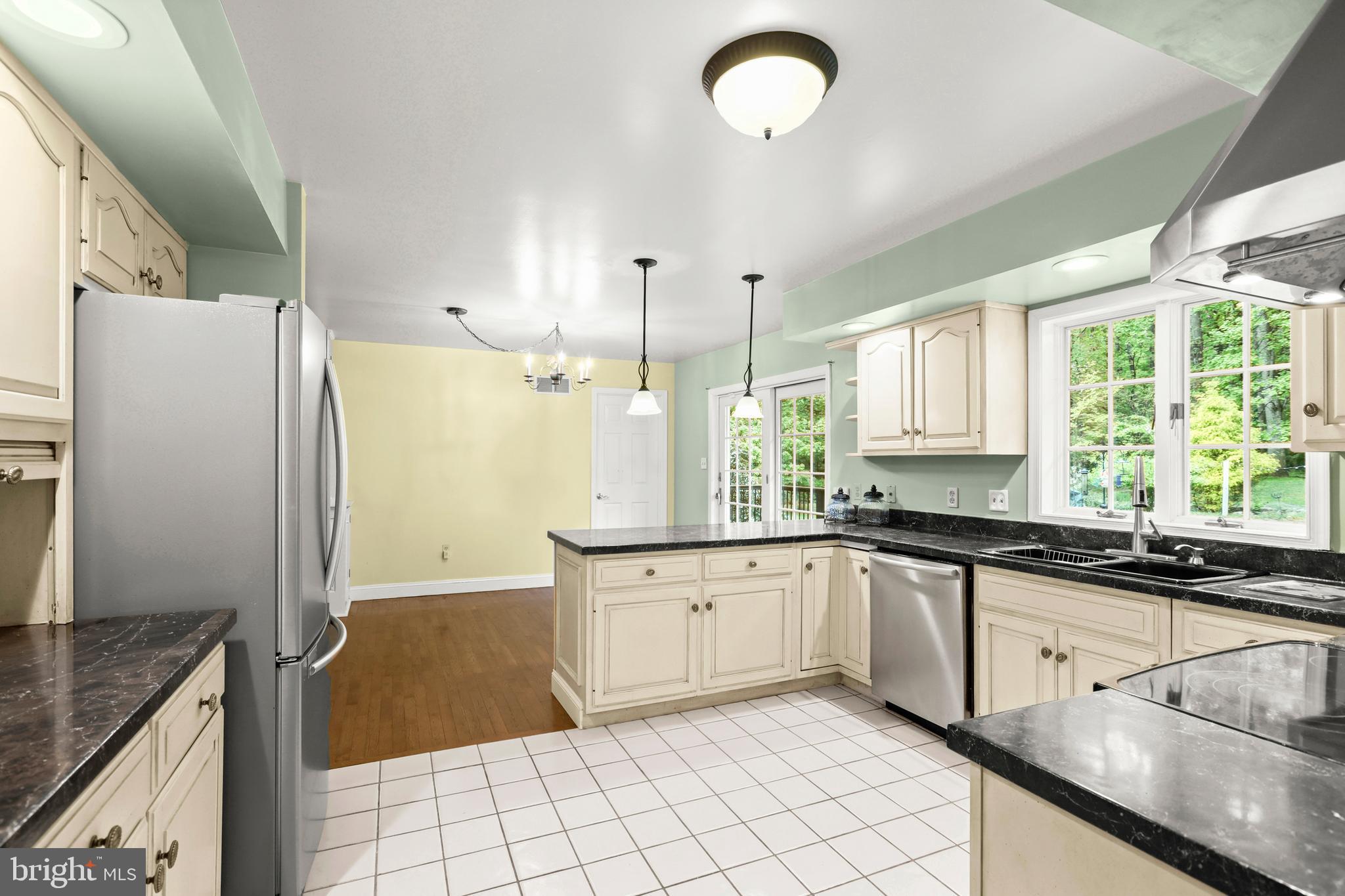 LONG GREEN MANOR - Residential