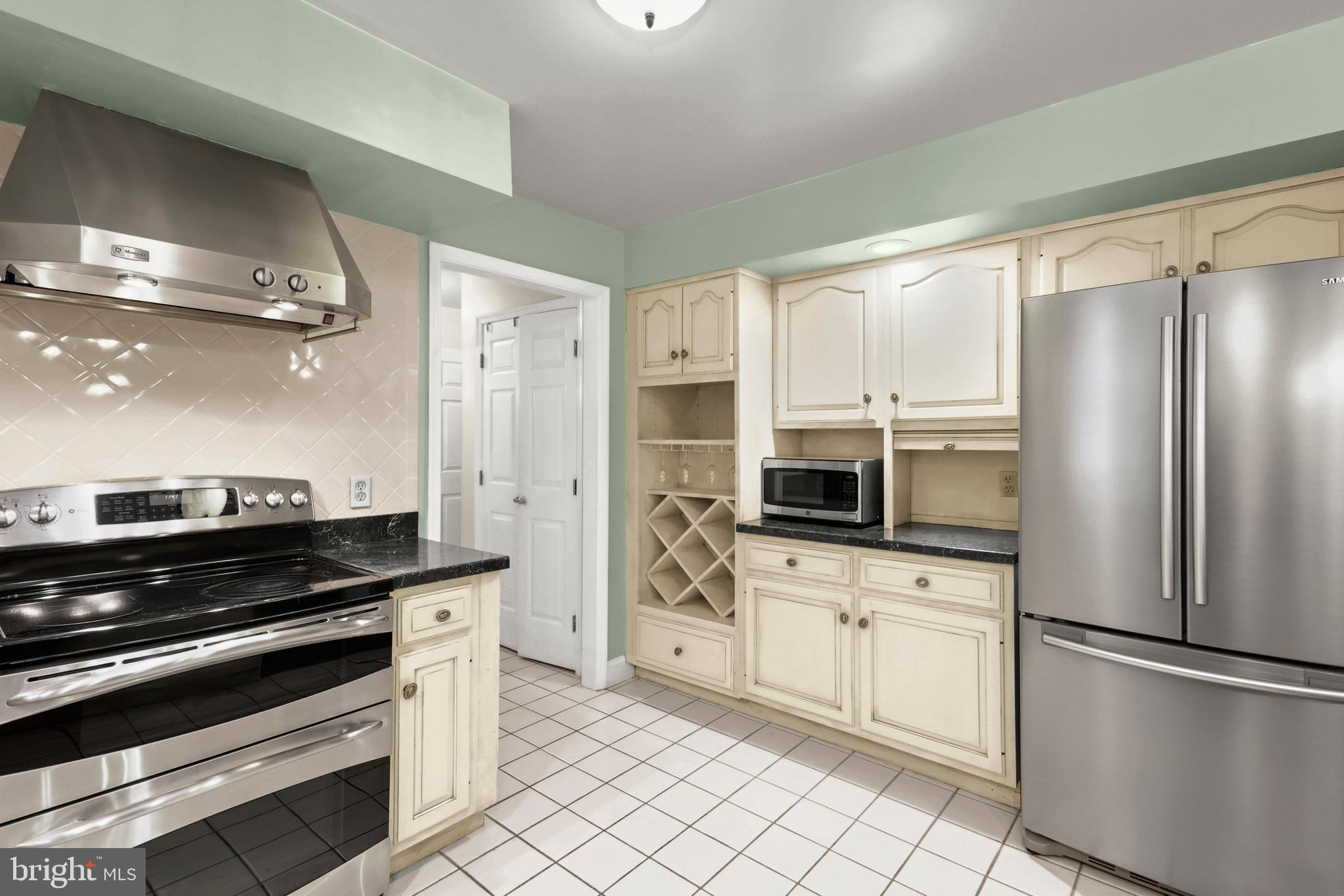 LONG GREEN MANOR - Residential