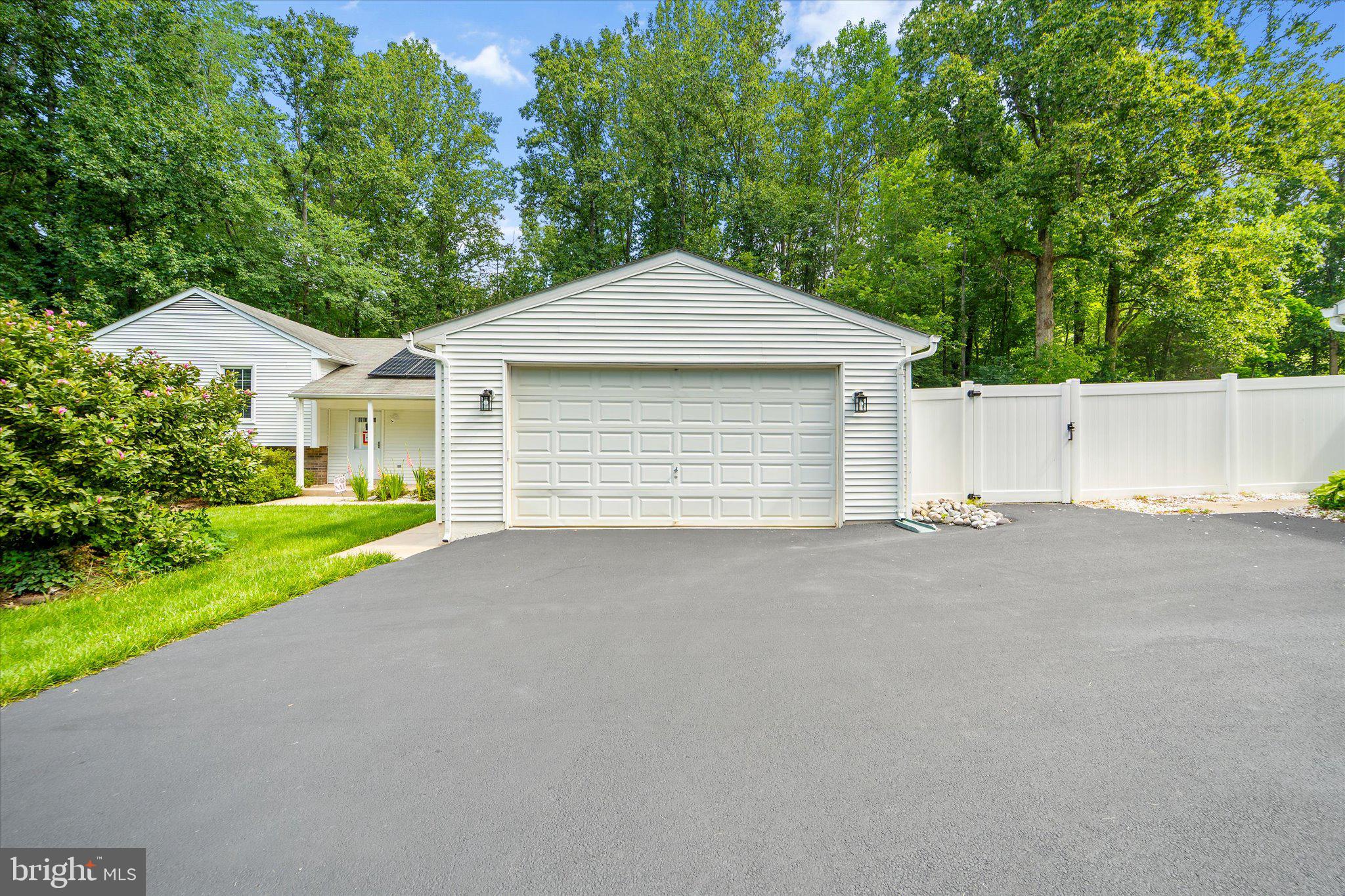 LAUREL RIDGE - Residential