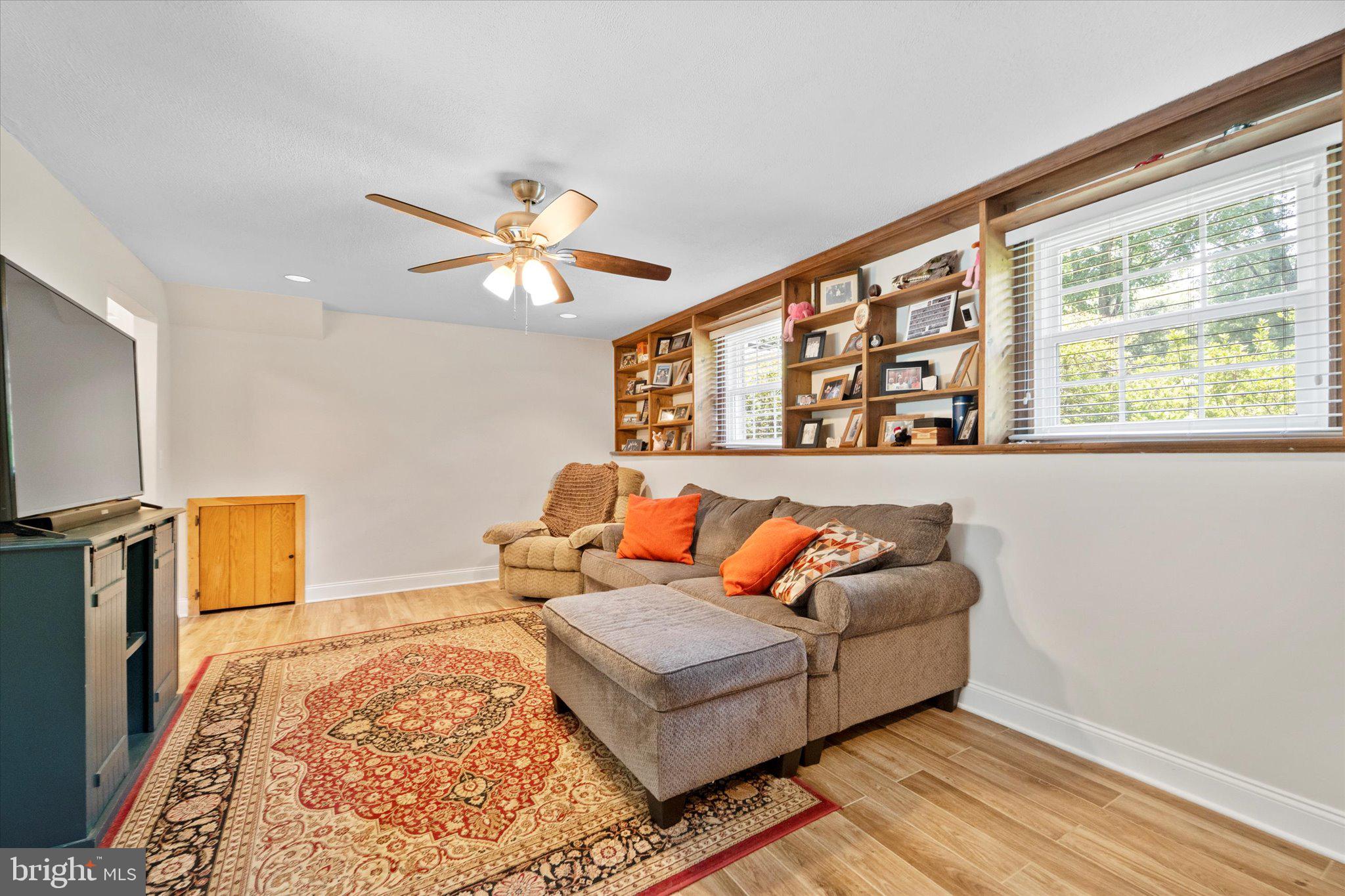 LAUREL RIDGE - Residential