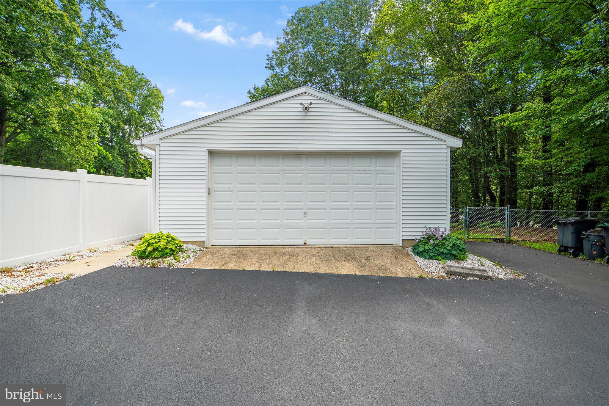 LAUREL RIDGE - Residential