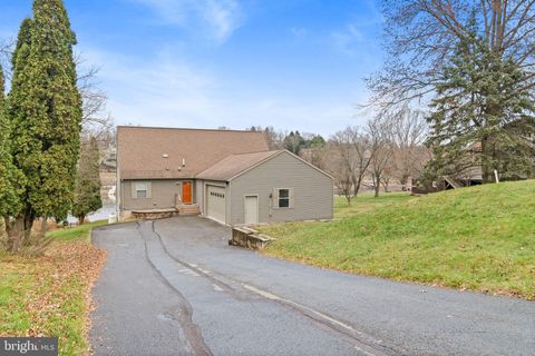 614 W WYNONAH DRIVE AUBURN PA 17922