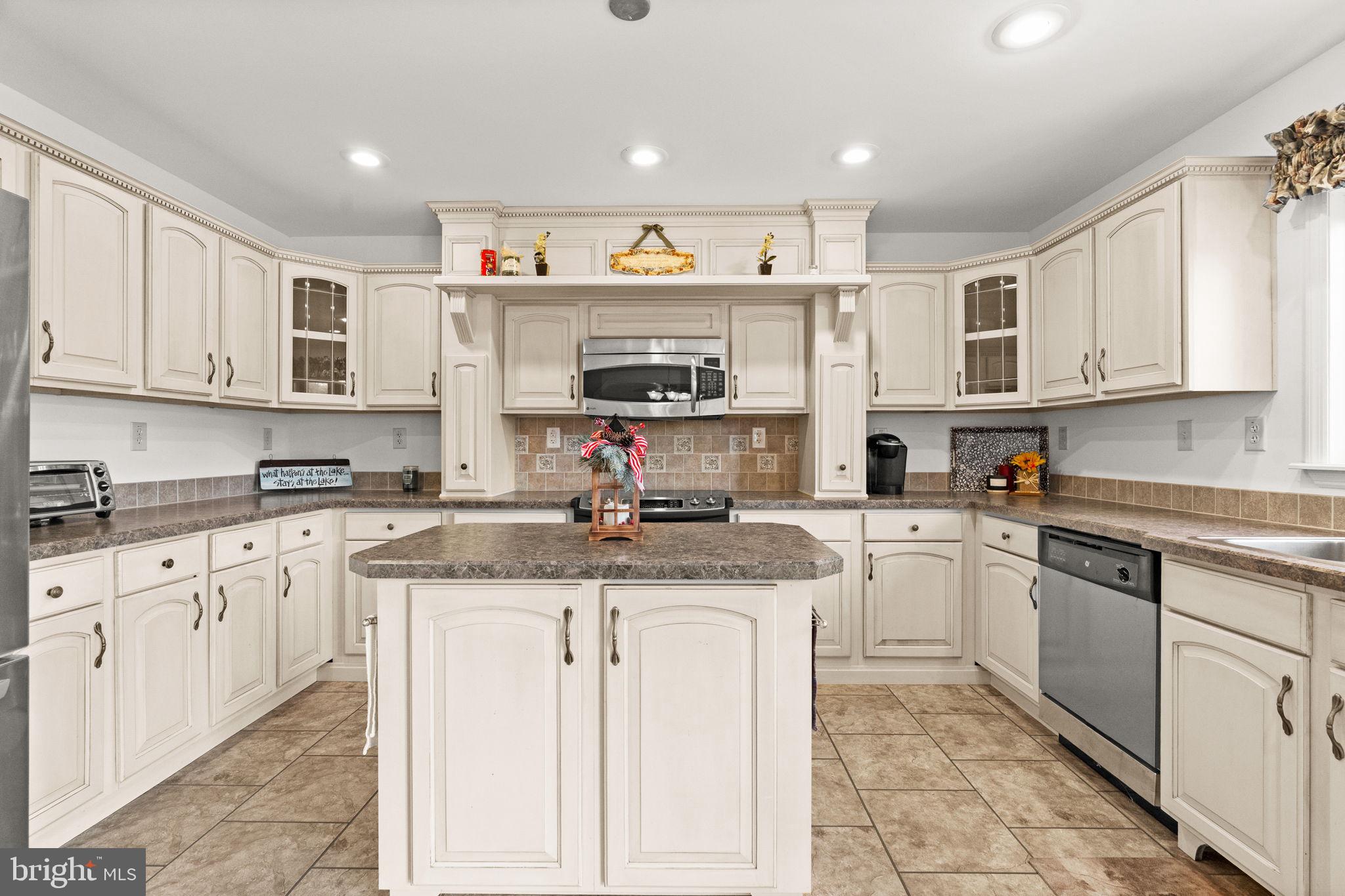 LAKE WYNONAH - Residential