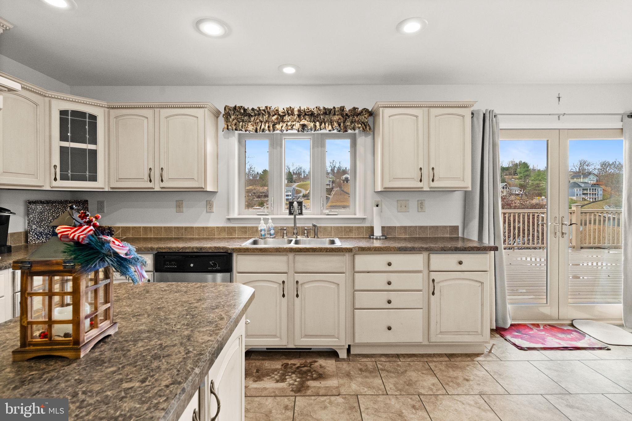 LAKE WYNONAH - Residential