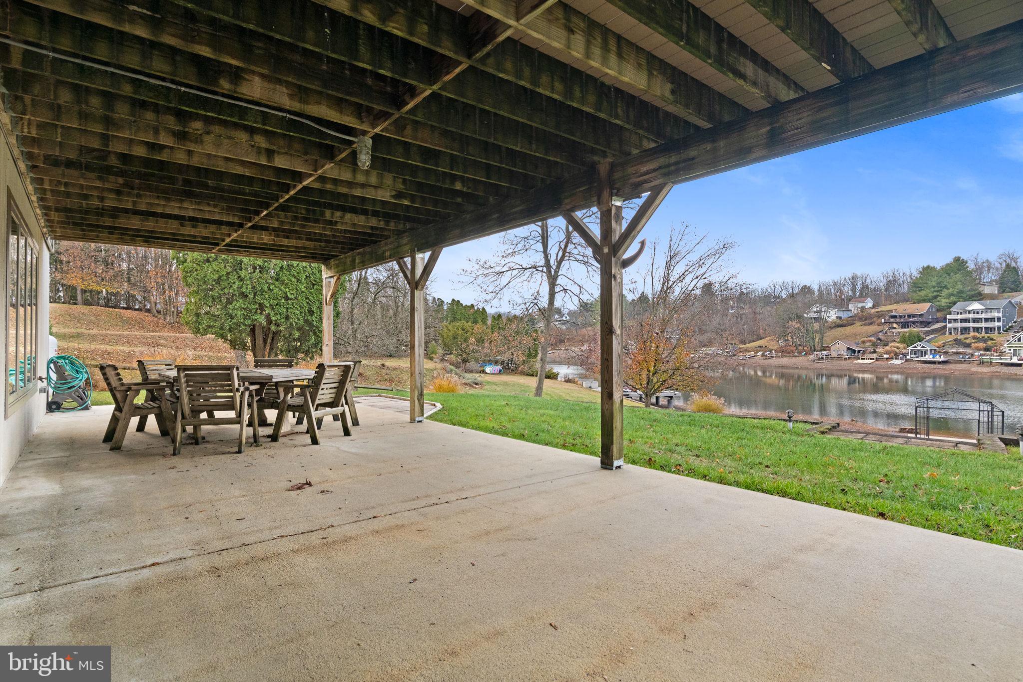 LAKE WYNONAH - Residential