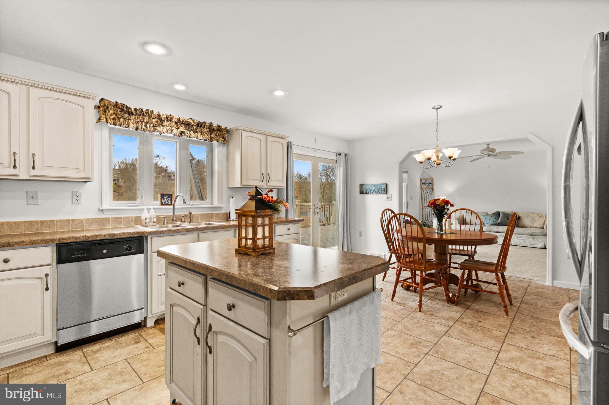 LAKE WYNONAH - Residential