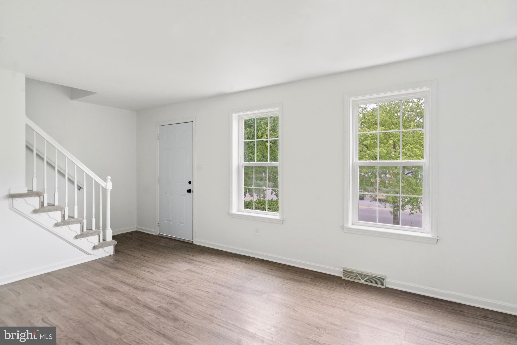 10 PENNWICK DRIVE