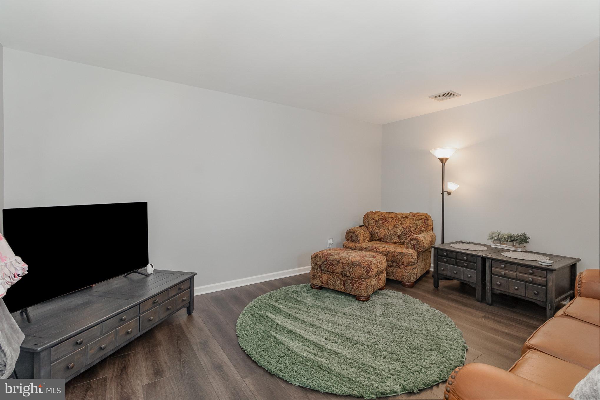 PORTLAND COURT - Residential