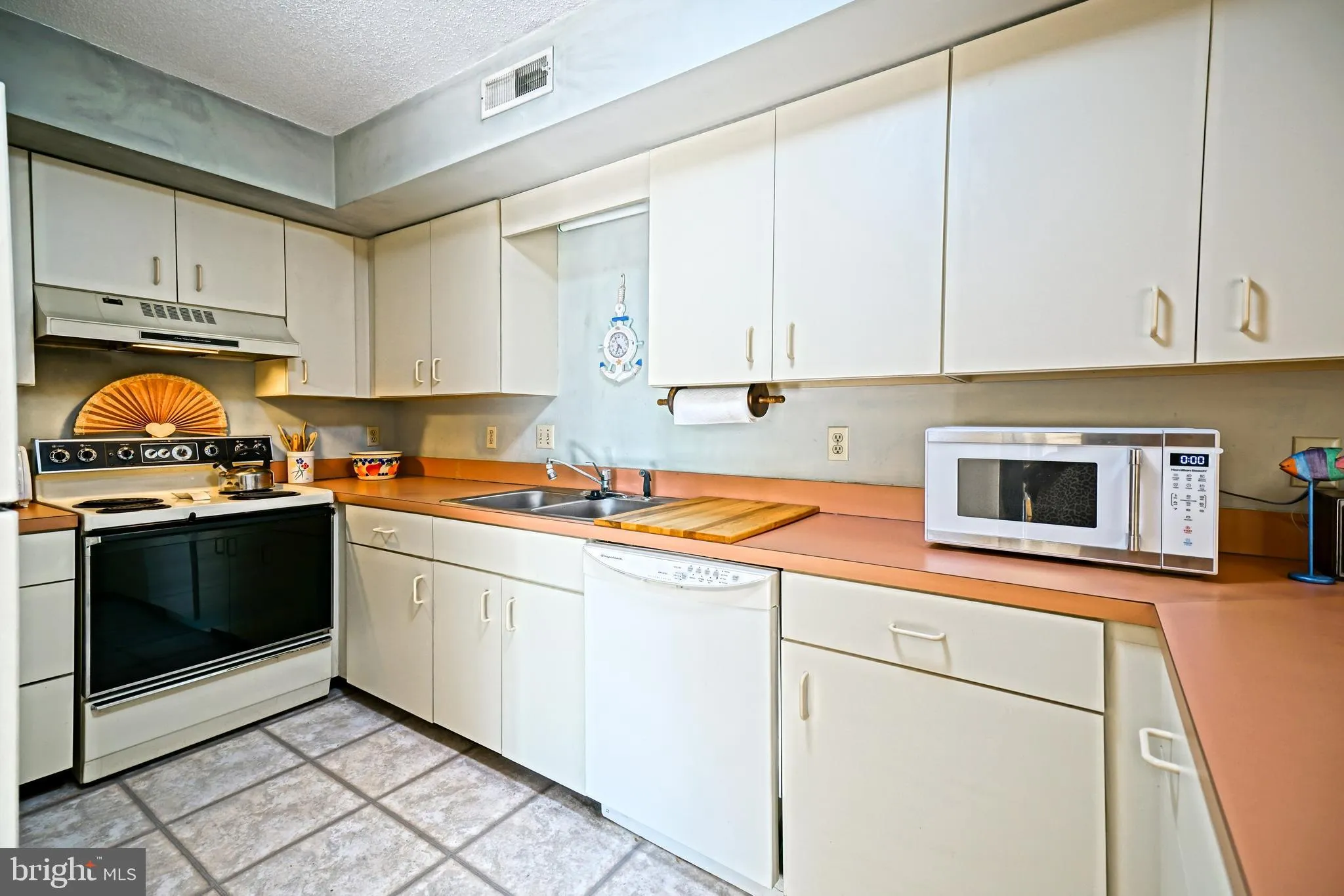 Rehoboth Beach, Delaware 19971, United States, 3 Bedrooms Bedrooms, ,2 BathroomsBathrooms,Residential,Active,227940