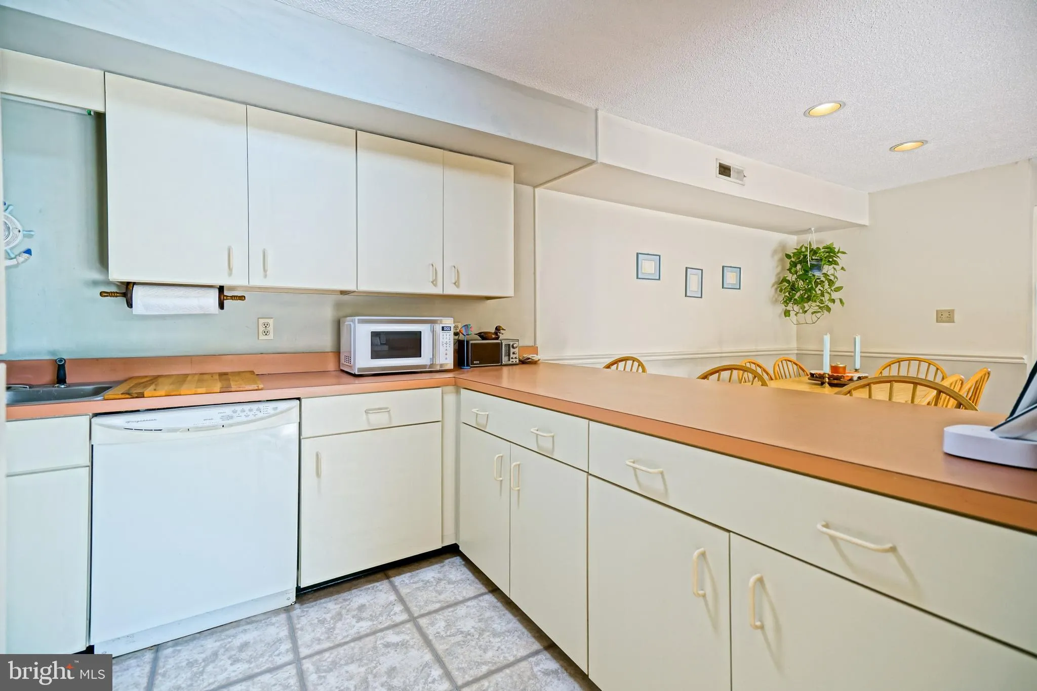 Rehoboth Beach, Delaware 19971, United States, 3 Bedrooms Bedrooms, ,2 BathroomsBathrooms,Residential,Active,227940