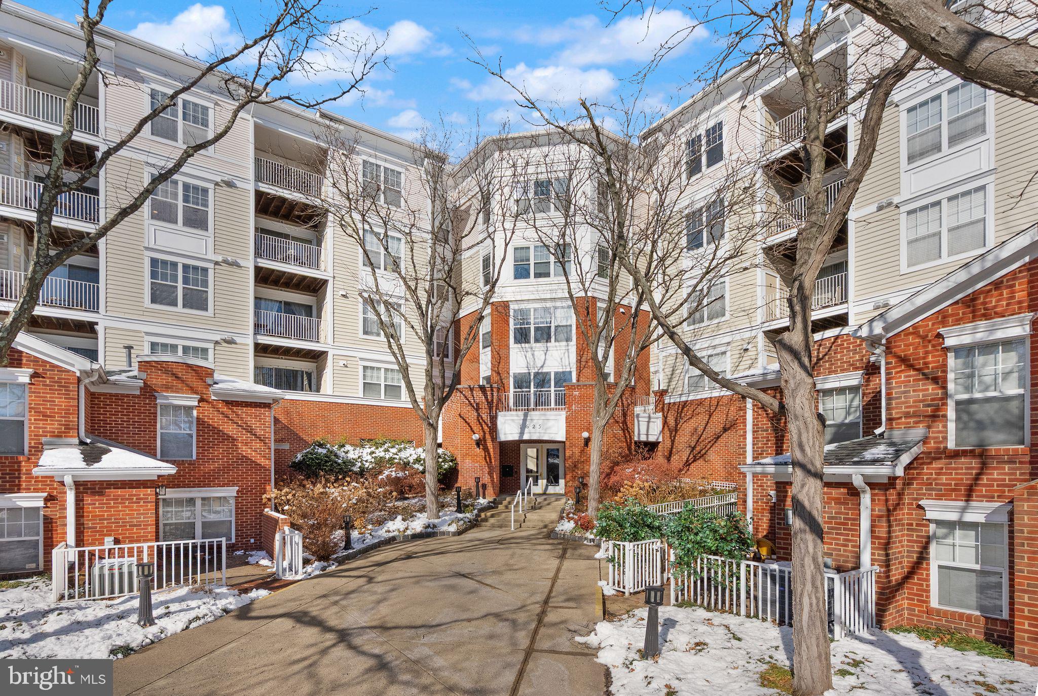LILLIAN COURT AT TYSONS - Residential