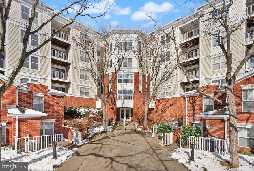 Beautiful and bright 2-bedroom, 2-bath condo with 1,053 sq ft and one indoor garage parking space. This corner unit offers great natural light and LVP flooring throughout. The updated kitchen features brand-new stainless-steel appliances, new countertops, and a stylish backsplash. HVAC System 2025, Freshly painted and perfectly located in the heart of Tysons Corner, with a large balcony overlooking the clubhouse.

Walk to Tysons II Galleria, sliver line metro stops, and nearby shopping and dining. Community amenities include a clubhouse with a fitness center and an outdoor pool.