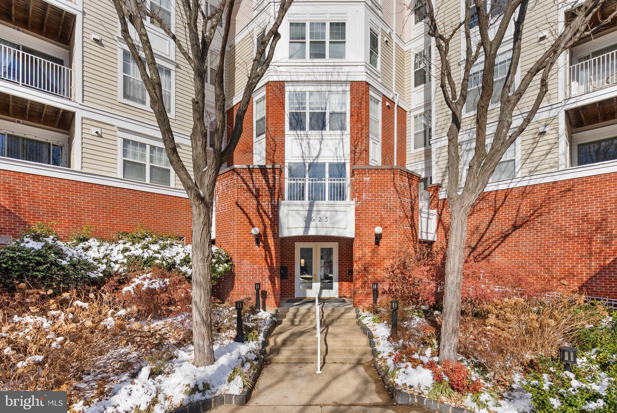 LILLIAN COURT AT TYSONS - Residential