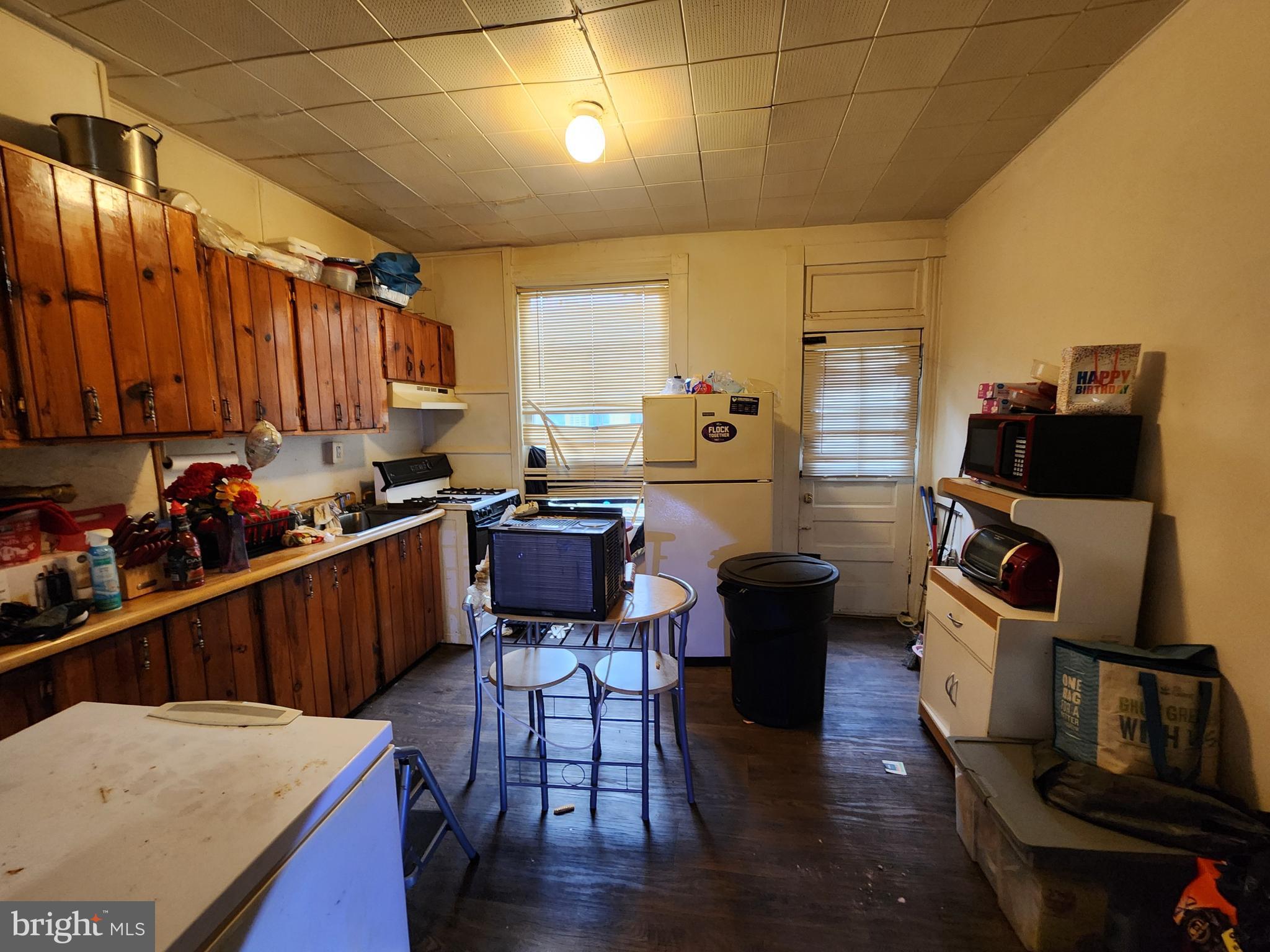 BROADWAY EAST - Residential