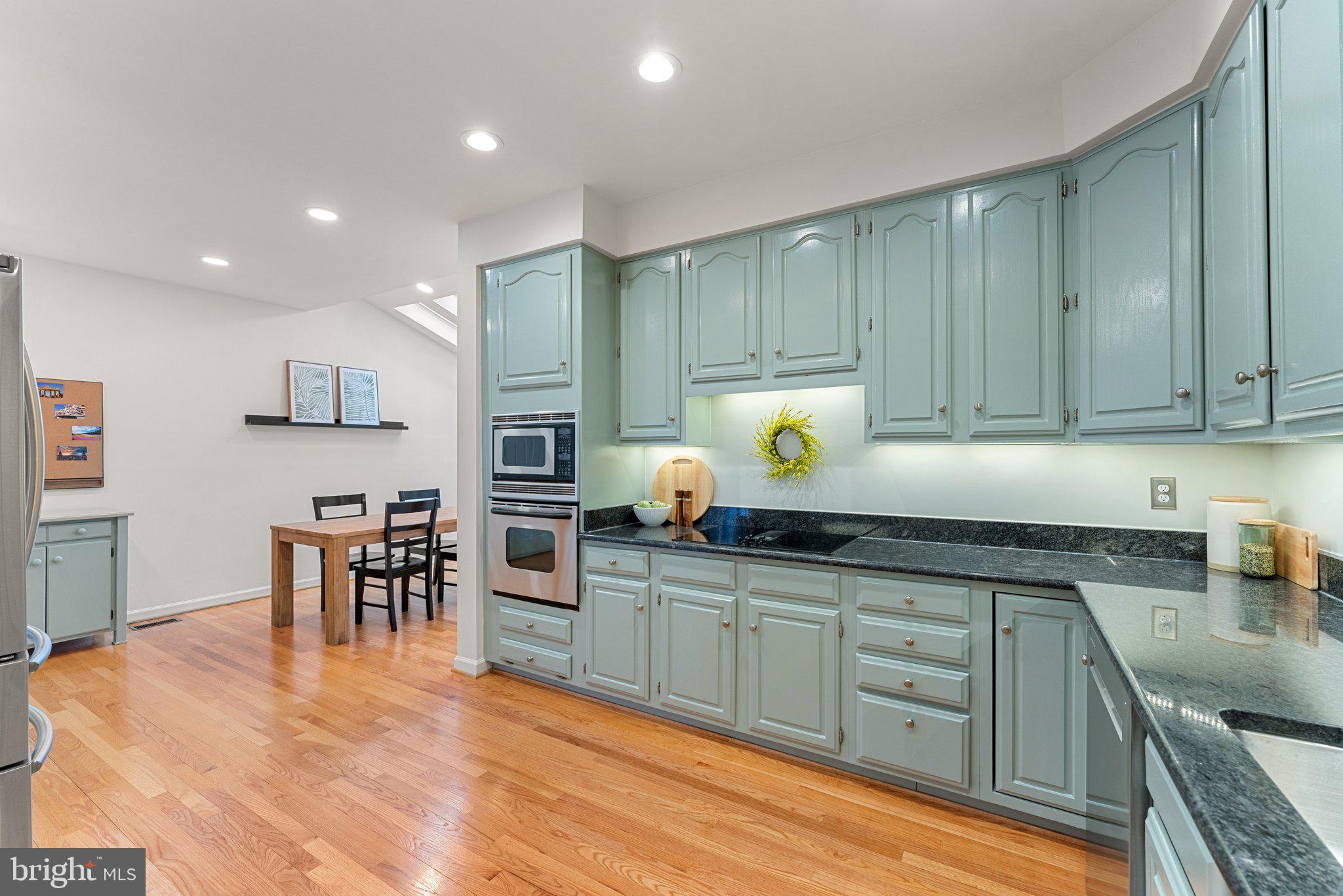 MC LEAN OAKS - Residential