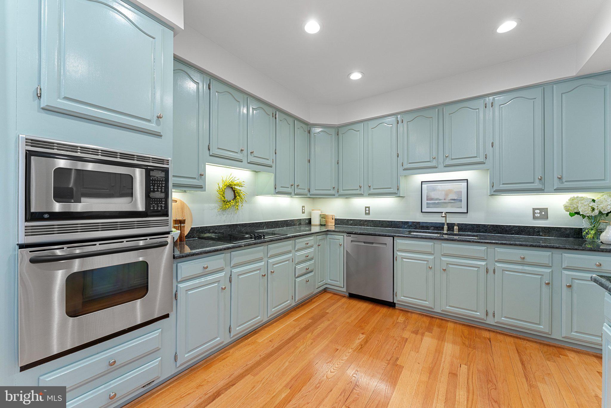 MC LEAN OAKS - Residential