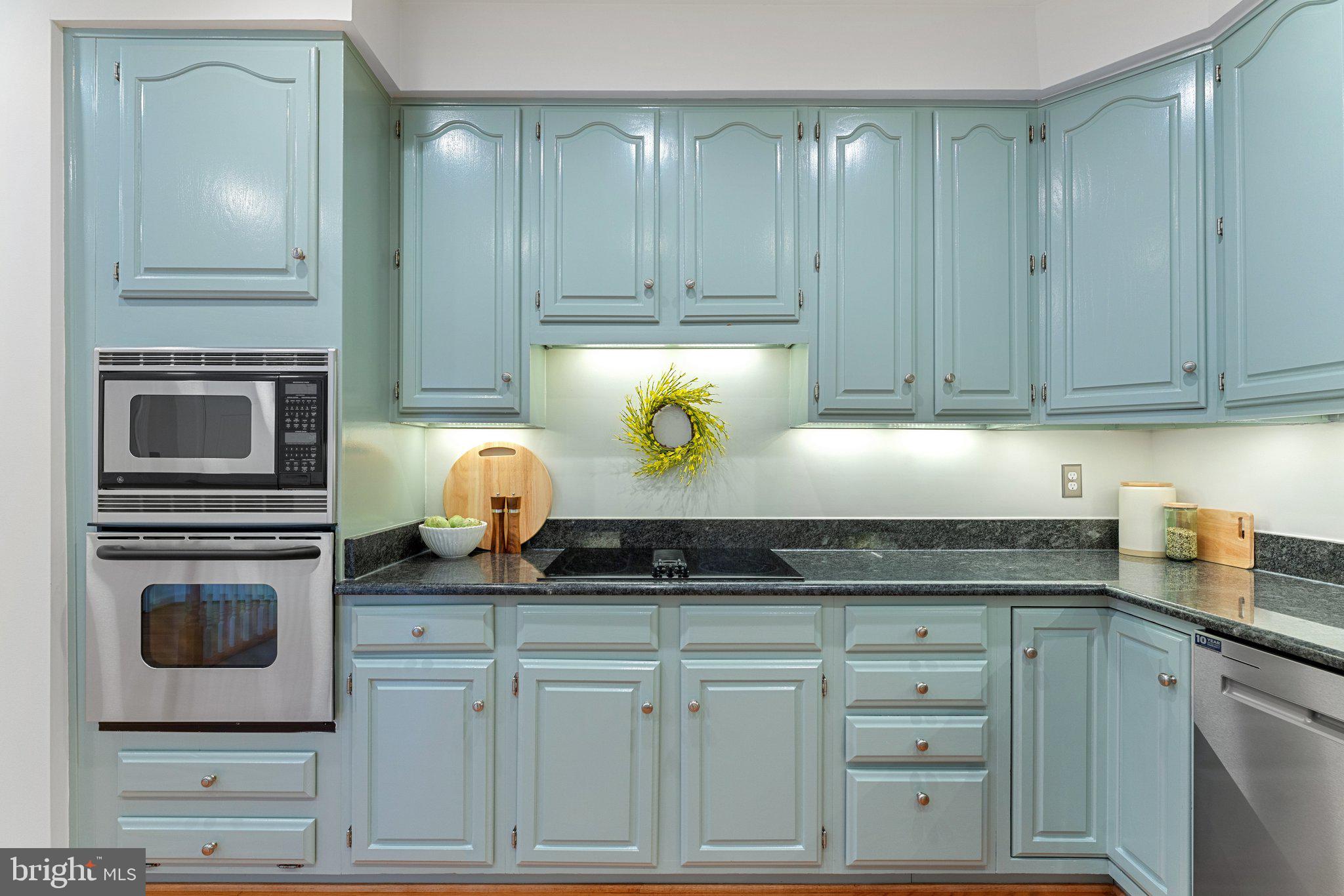 MC LEAN OAKS - Residential