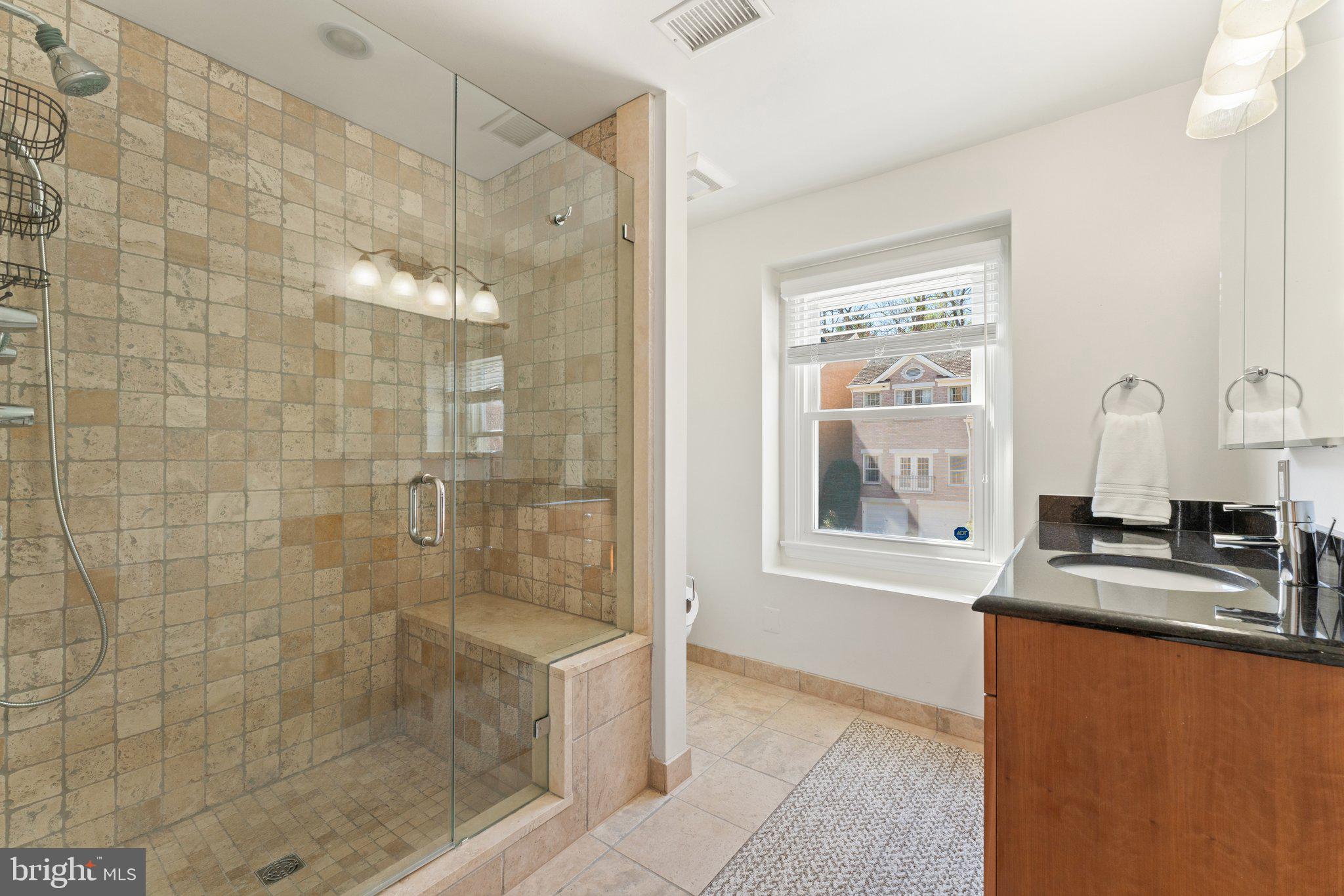 MC LEAN OAKS - Residential