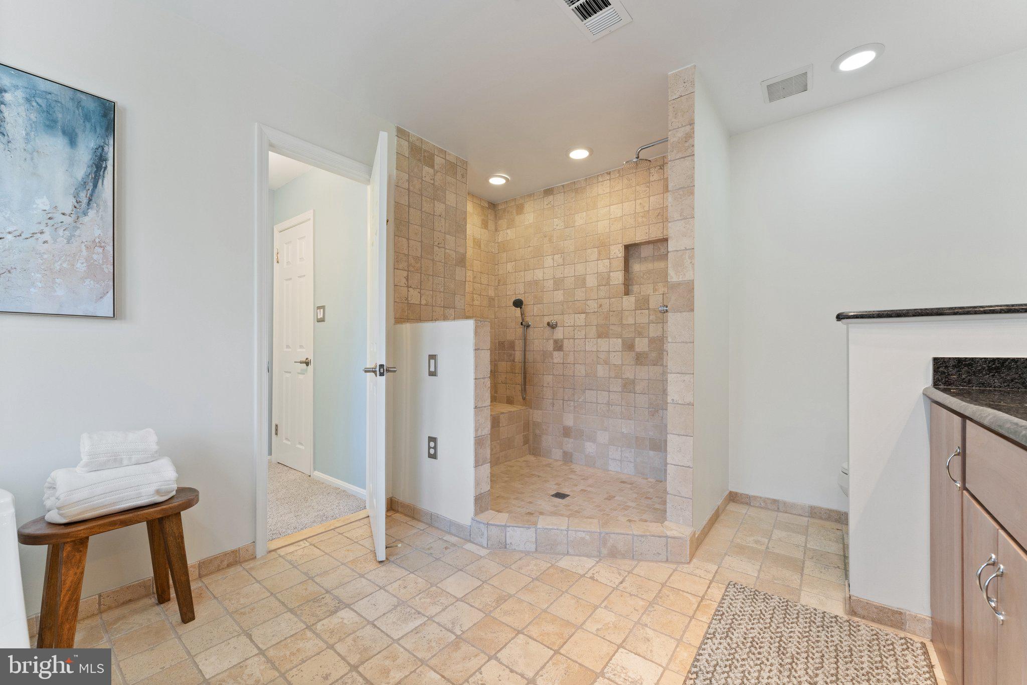 MC LEAN OAKS - Residential