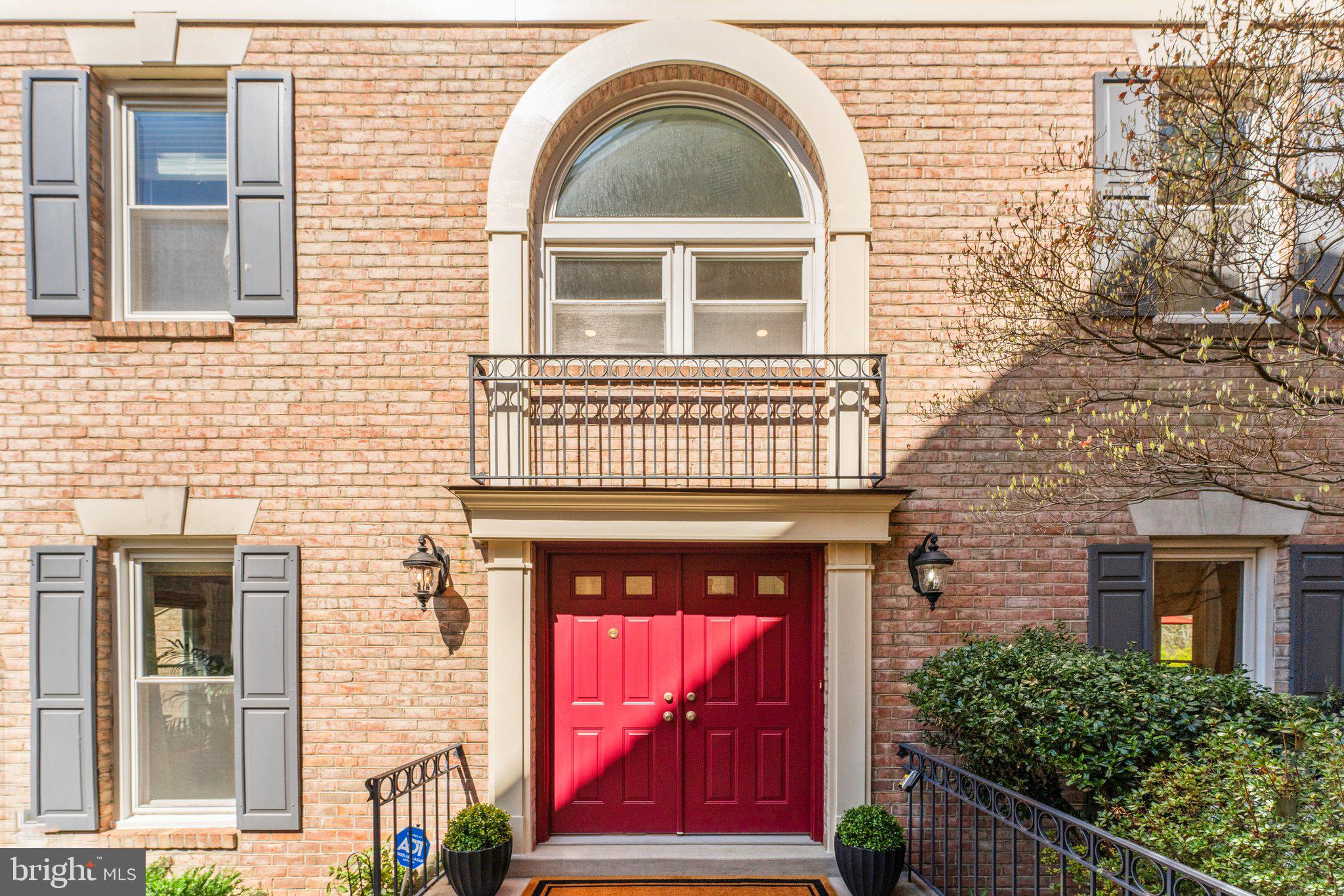 MC LEAN OAKS - Residential