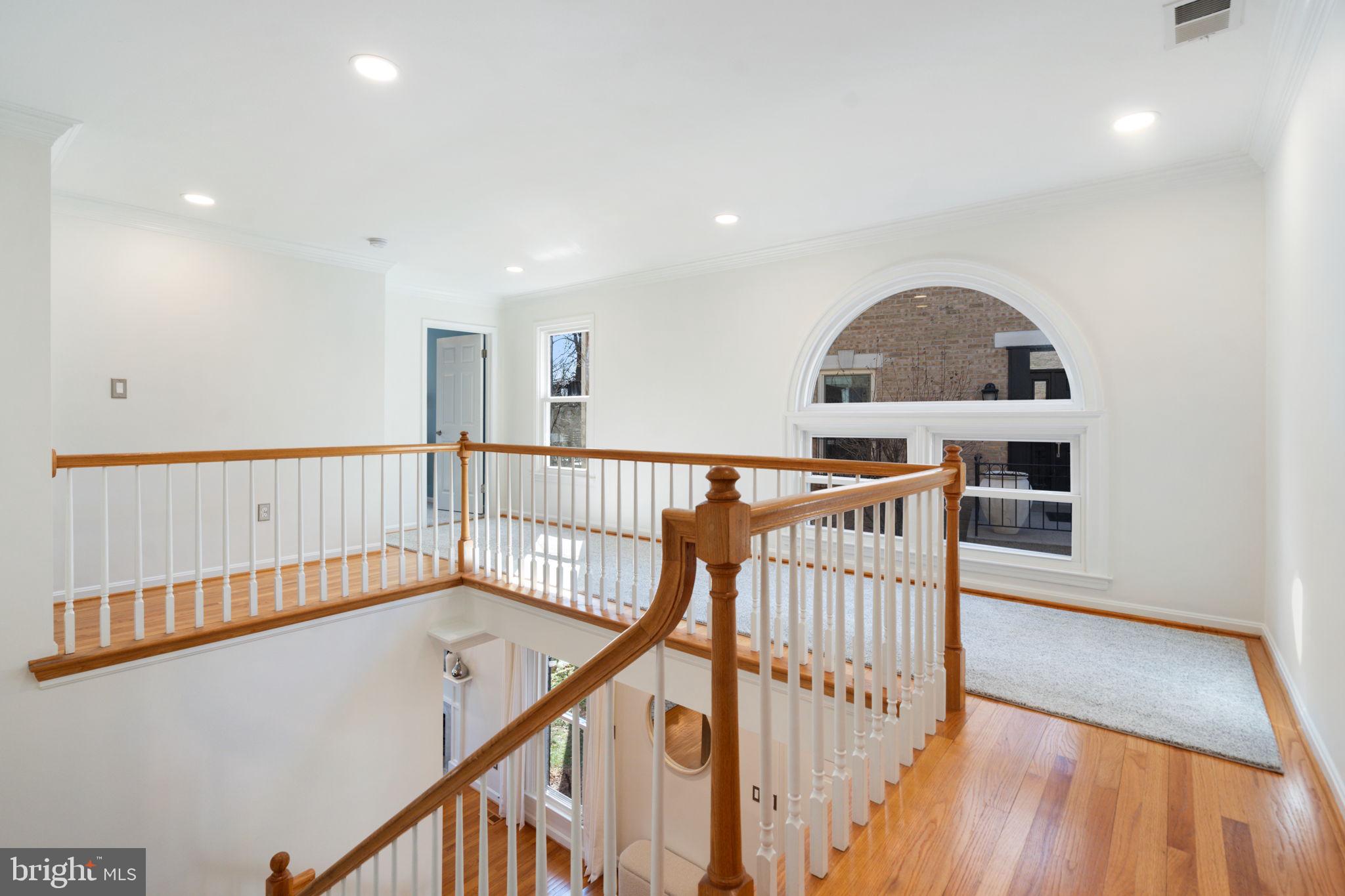 MC LEAN OAKS - Residential