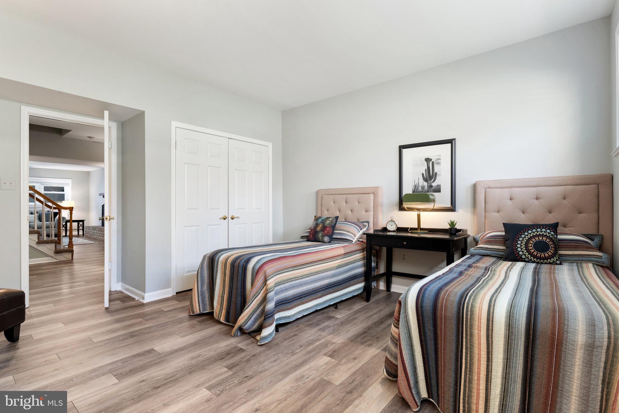 MC LEAN OAKS - Residential