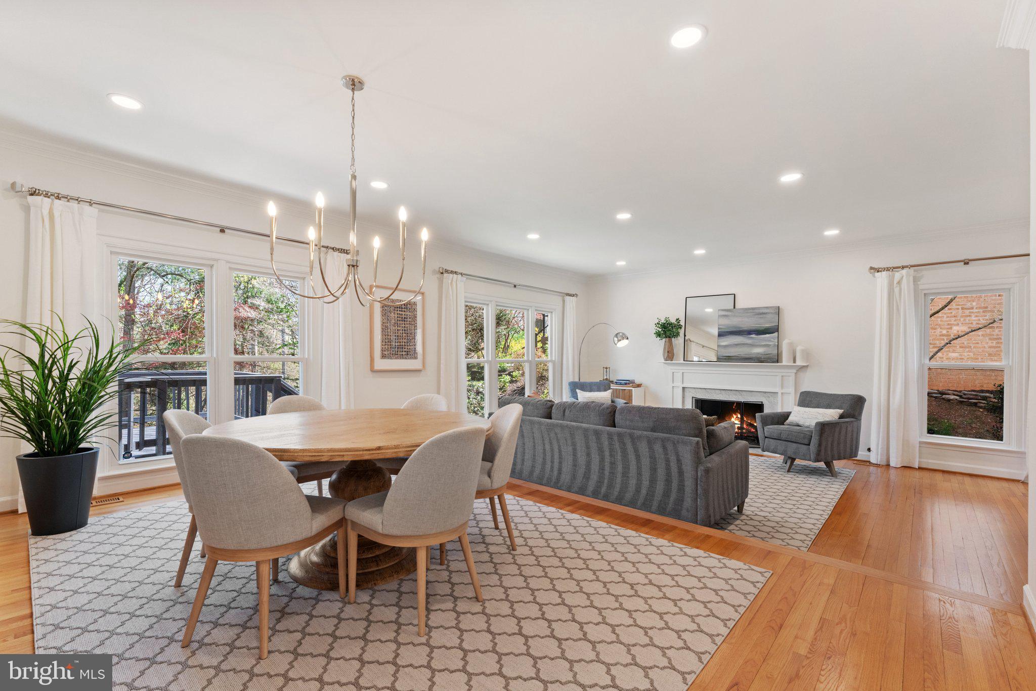 MC LEAN OAKS - Residential